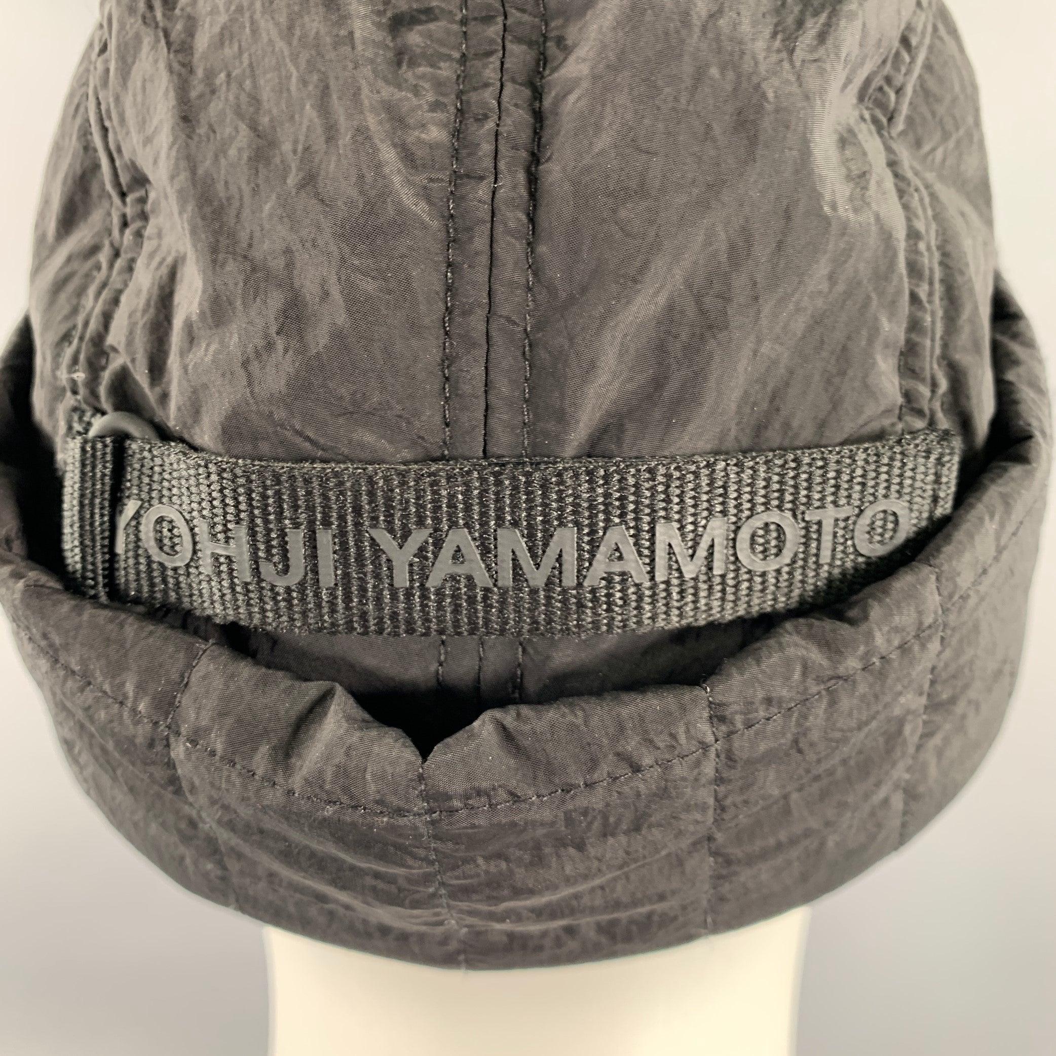Y-3 Größe One Size Schwarzer gesteppter Polyamid-Hut im Angebot 3