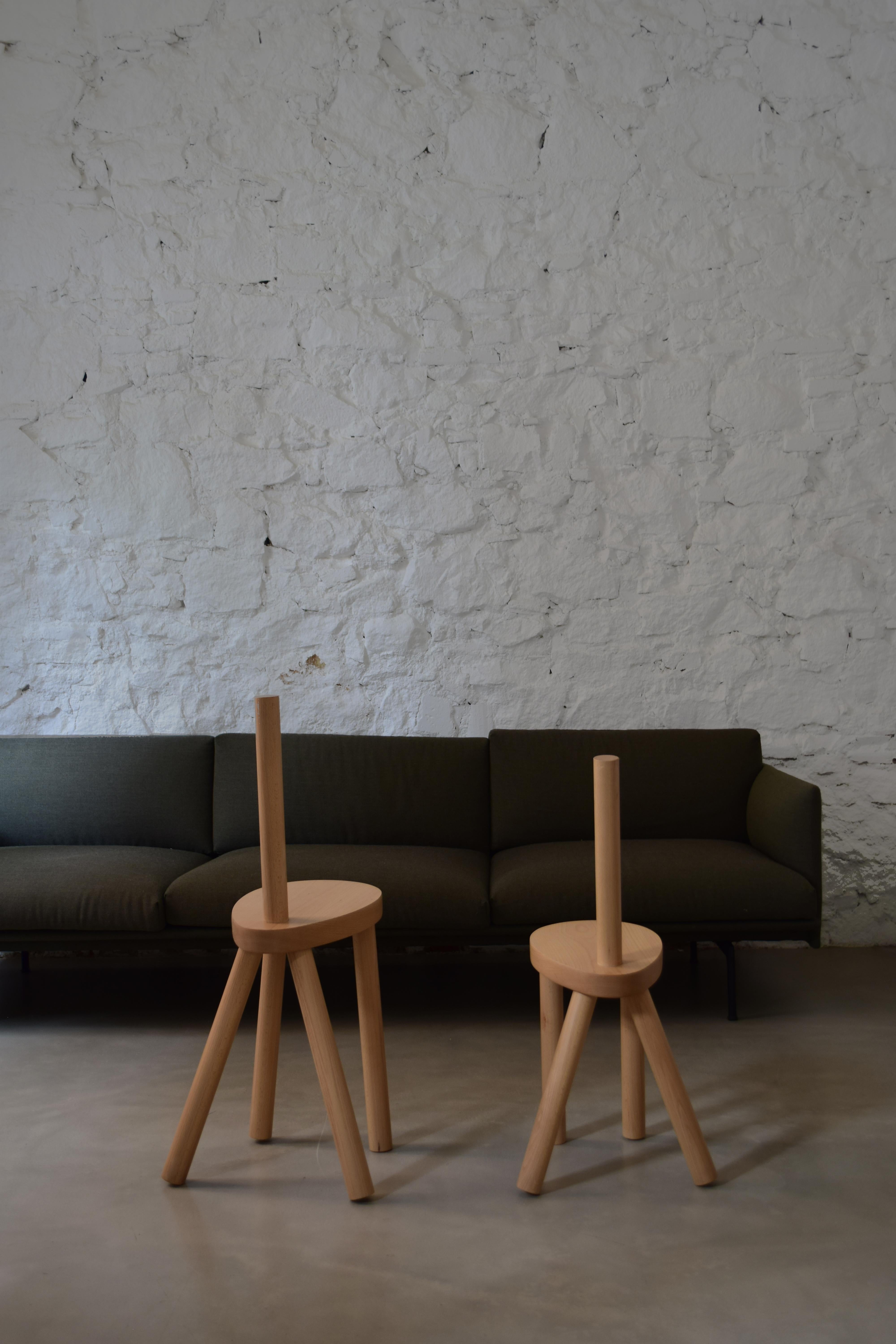 The name “Y” makes reference to the way the rear legs and the back support are placed. This simple chair leans forward in a flexible and articulated way, in a bit of a childish attitude and imitates some wooden toys and children’s sketches. When