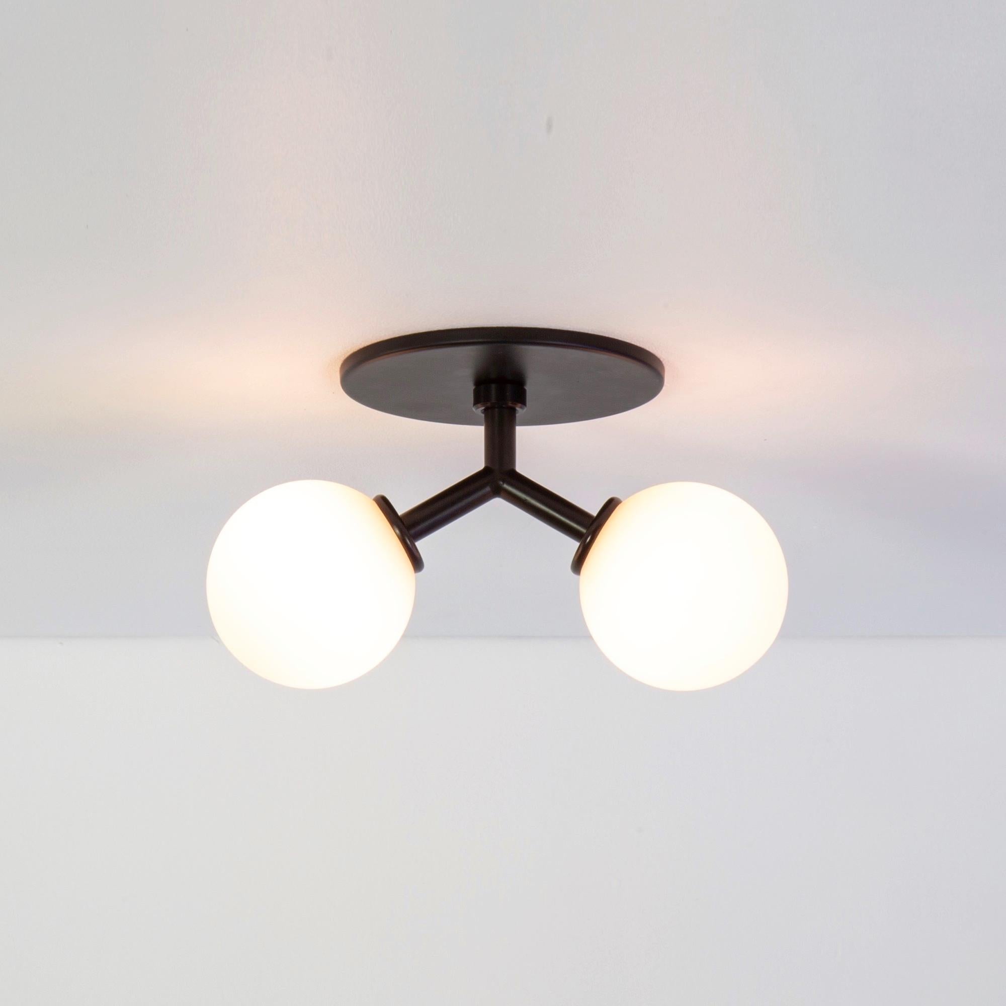 Brossé Monture encastrée Y par Research. Luminaires, noirs, globes en verre de 3 pouces, fabriqués sur commande en vente