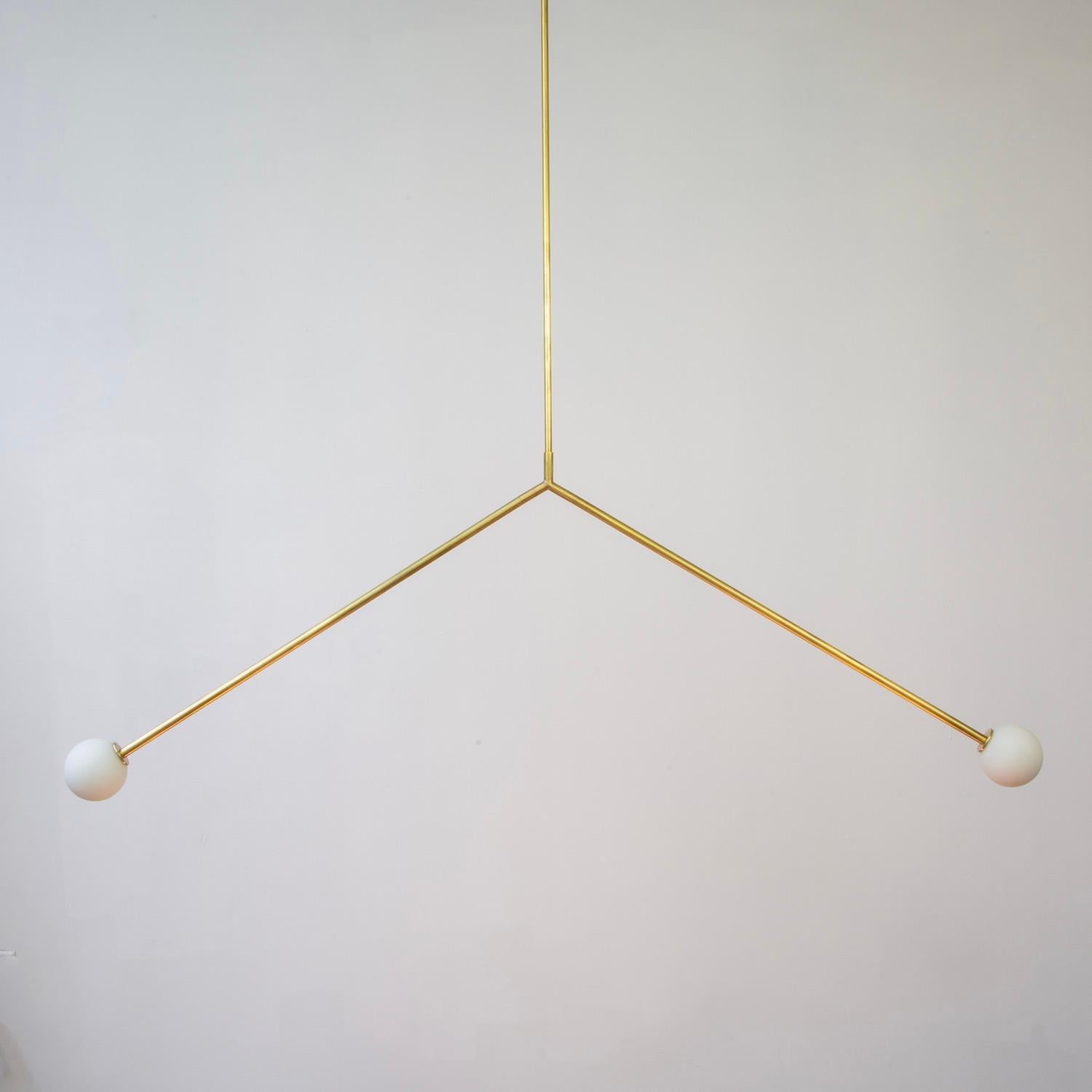 Lampe suspendue Y, Medium, par RESEARCH Lighting, laiton, verre 3po, fait sur commande Neuf - En vente à Brooklyn, NY
