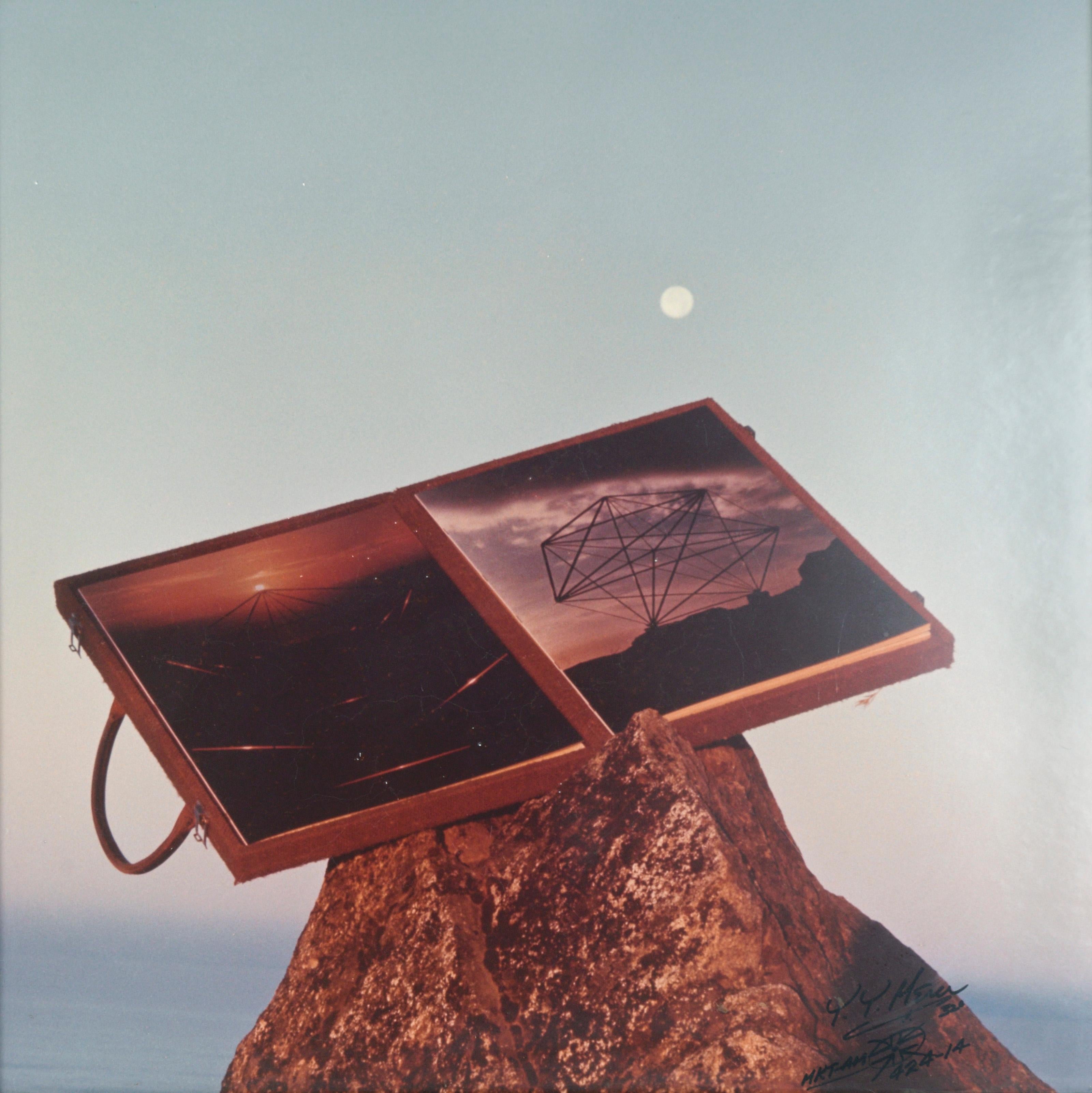 Formes géométriques avec paysage marin et lune - Photographie d'art ésotérique - Gris Landscape Photograph par Y. Y. Meru