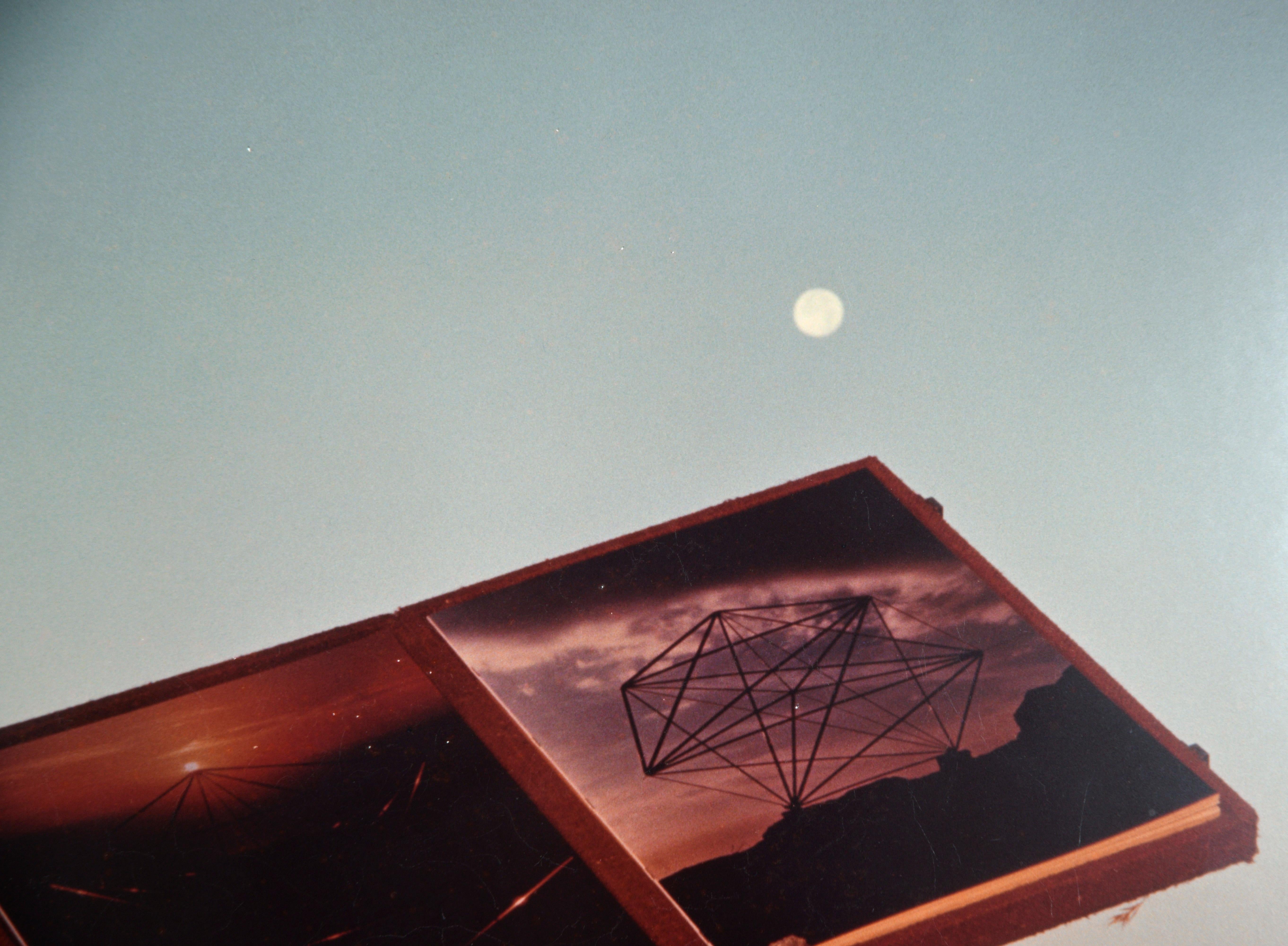 Formes géométriques avec paysage marin et lune - Photographie d'art ésotérique en vente 1