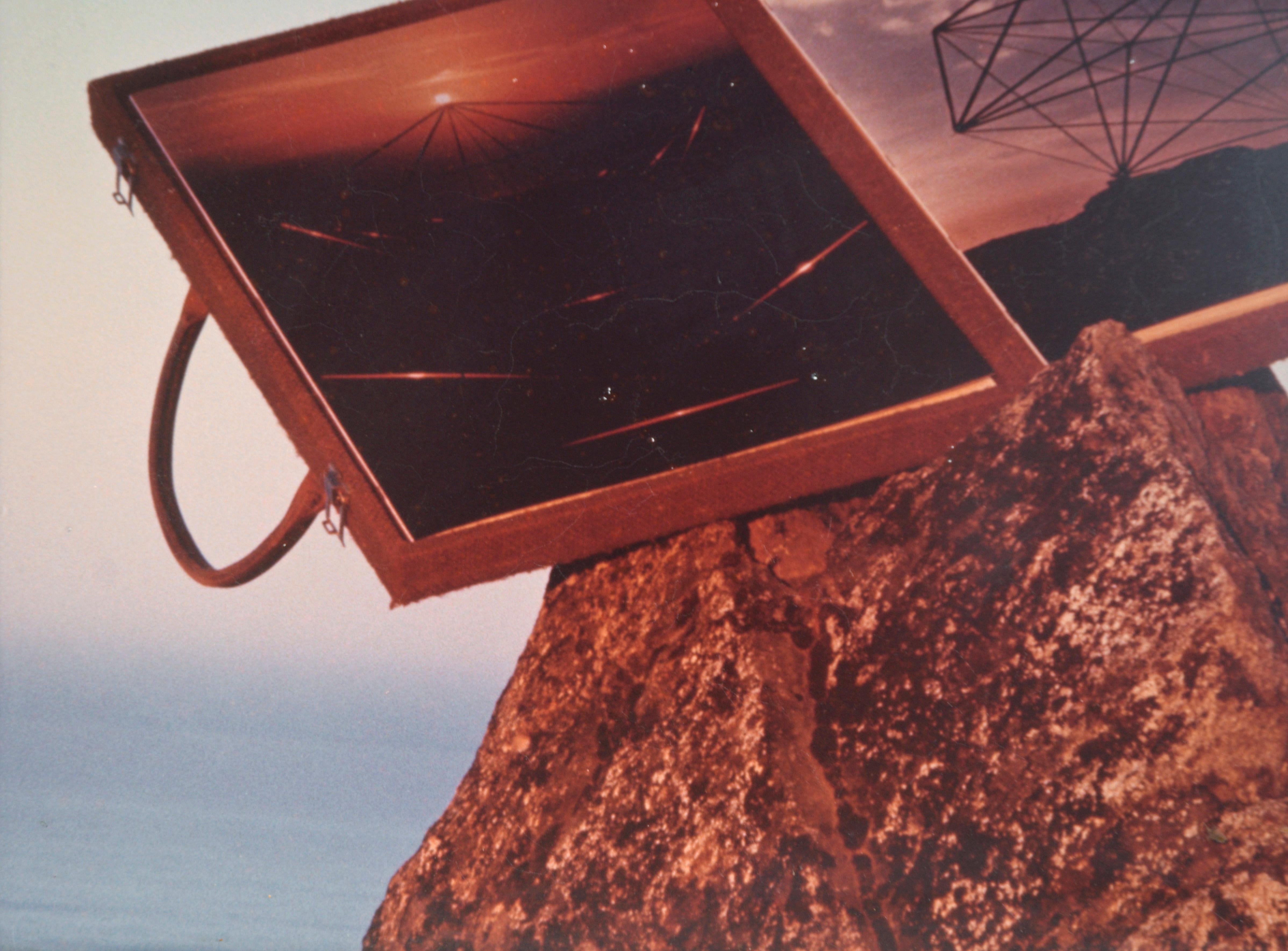 Formes géométriques avec paysage marin et lune - Photographie d'art ésotérique en vente 2