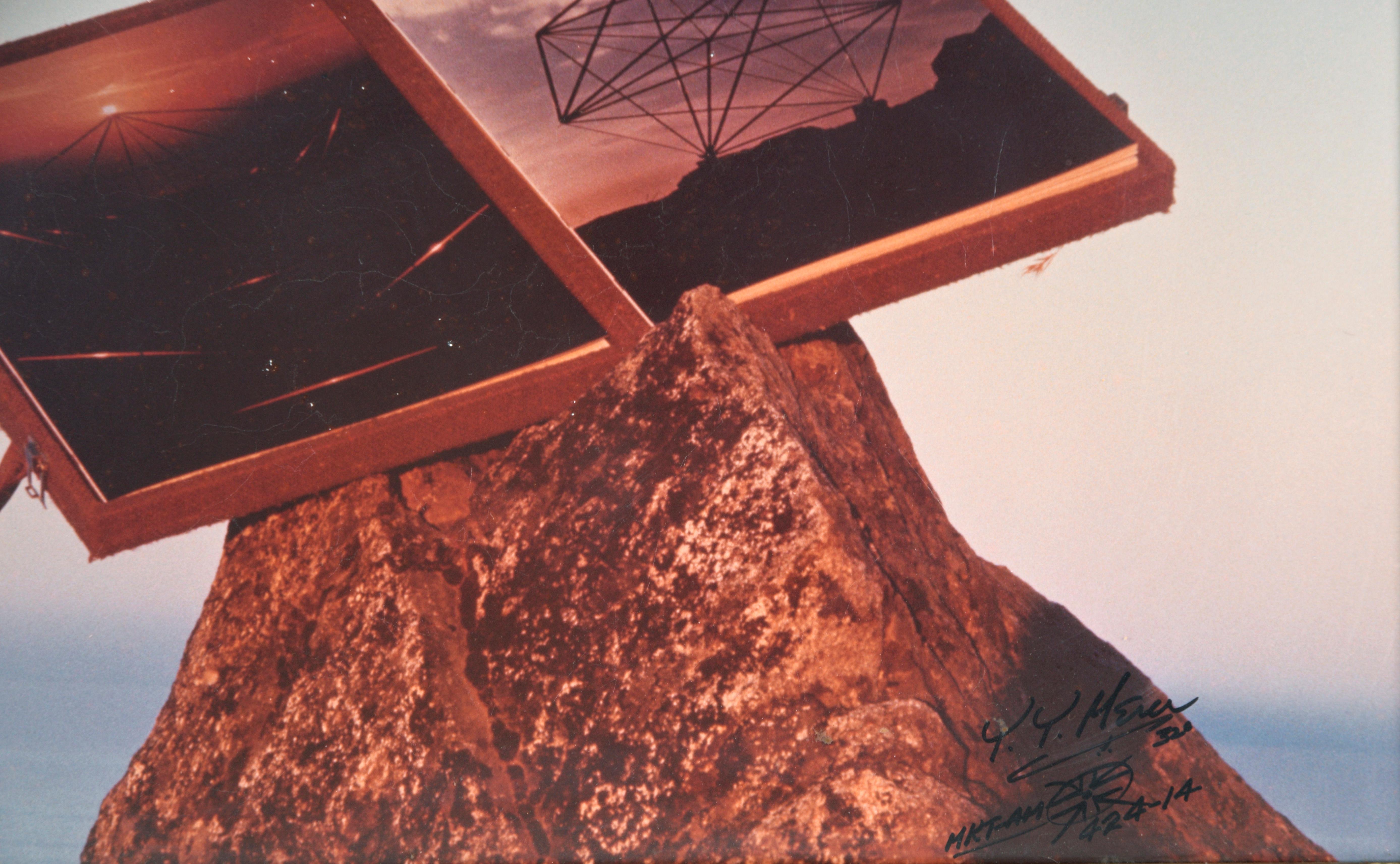 Formes géométriques avec paysage marin et lune - Photographie d'art ésotérique en vente 3