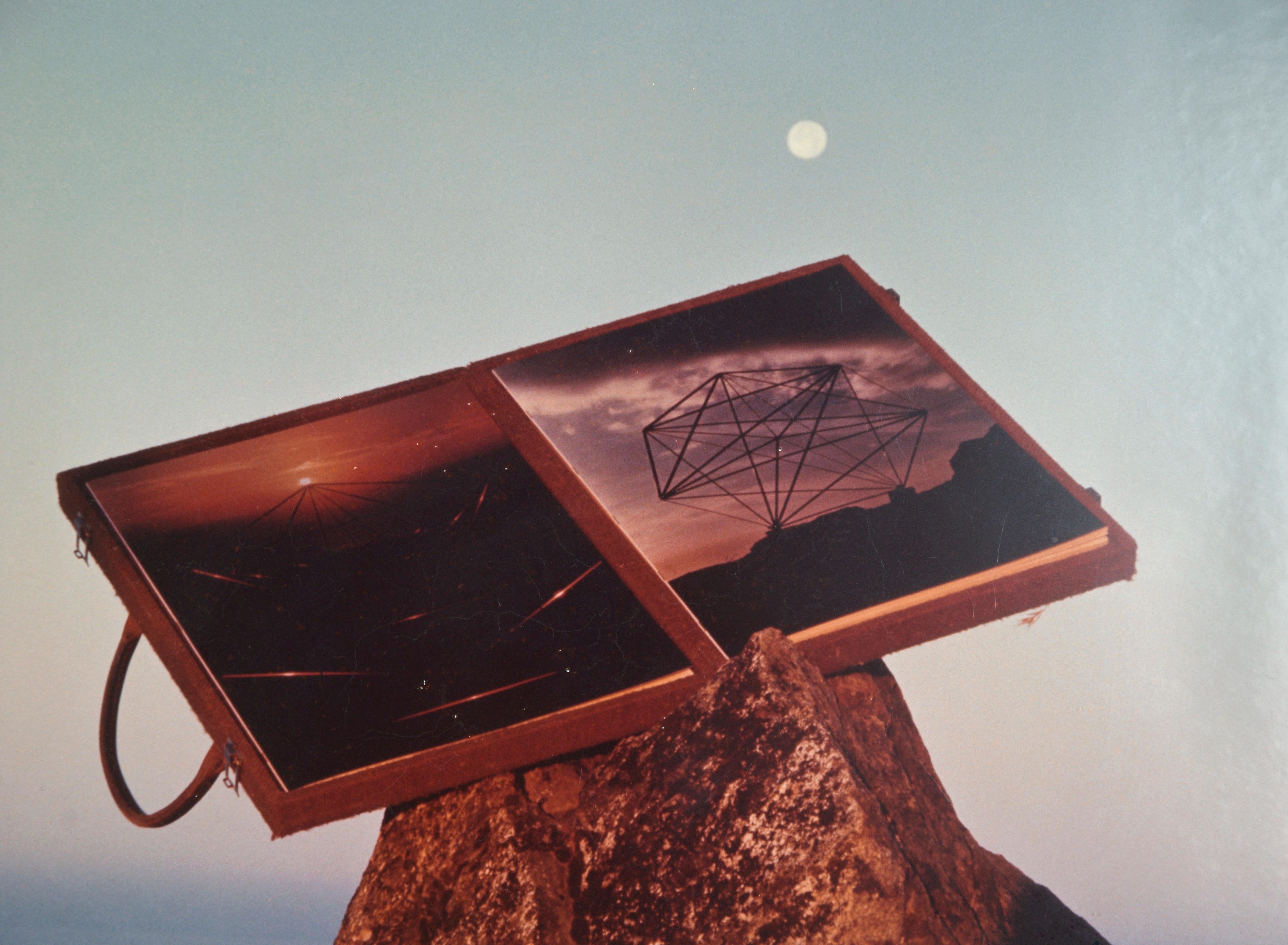 Formes géométriques avec paysage marin et lune - Photographie d'art ésotérique en vente 4