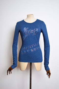 Y2k 2000s Christian Lacroix Ribbed Azul Diamonté Logo manga larga Top - Camiseta
