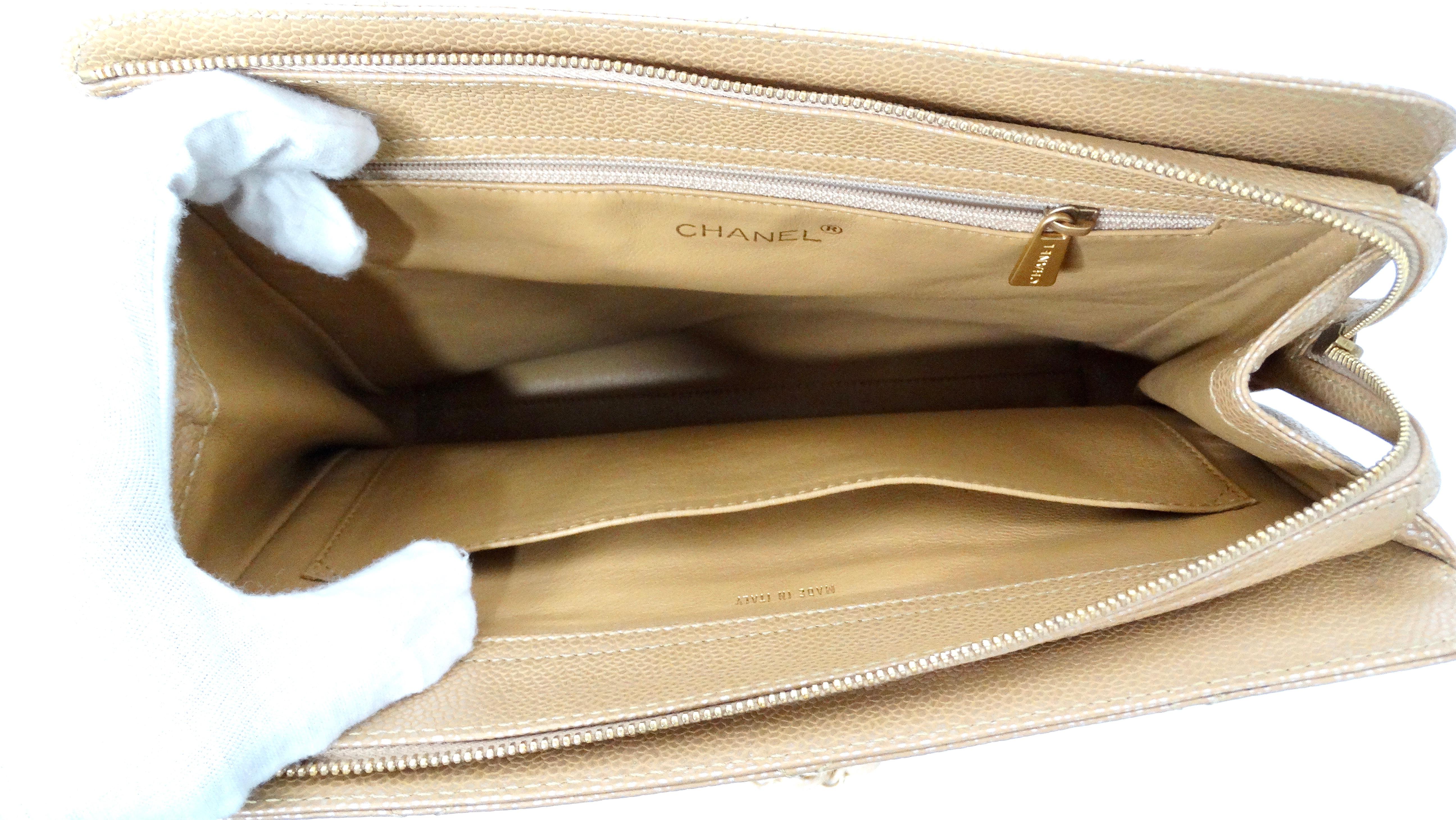 Y2K Chanel Beige Pearlescent Caviar Leather Handbag With Gold-Tone Hardware For Sale 7