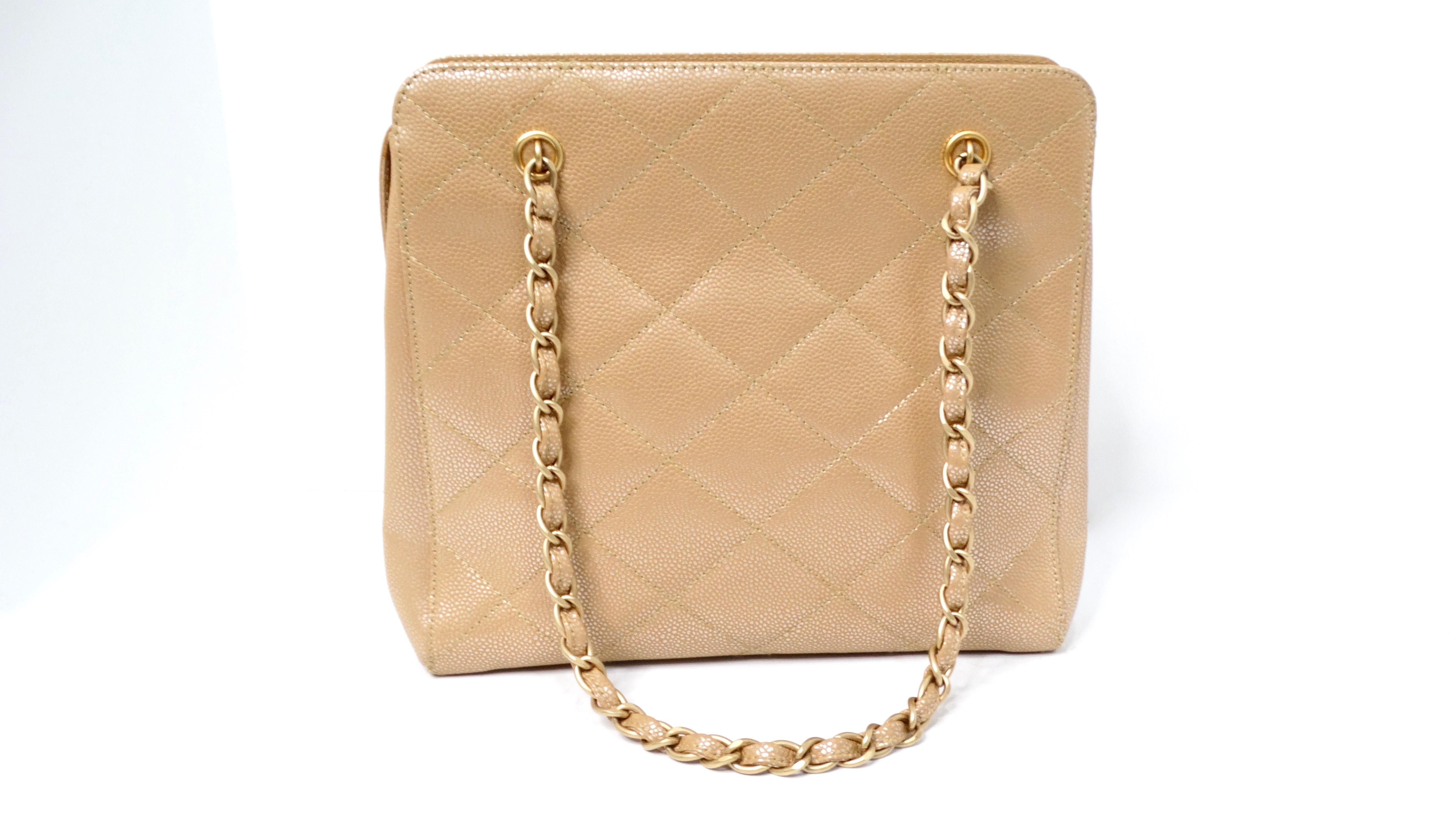 Y2K Chanel Beige Pearlescent Caviar Leather Handbag With Gold-Tone Hardware In Good Condition For Sale In Scottsdale, AZ