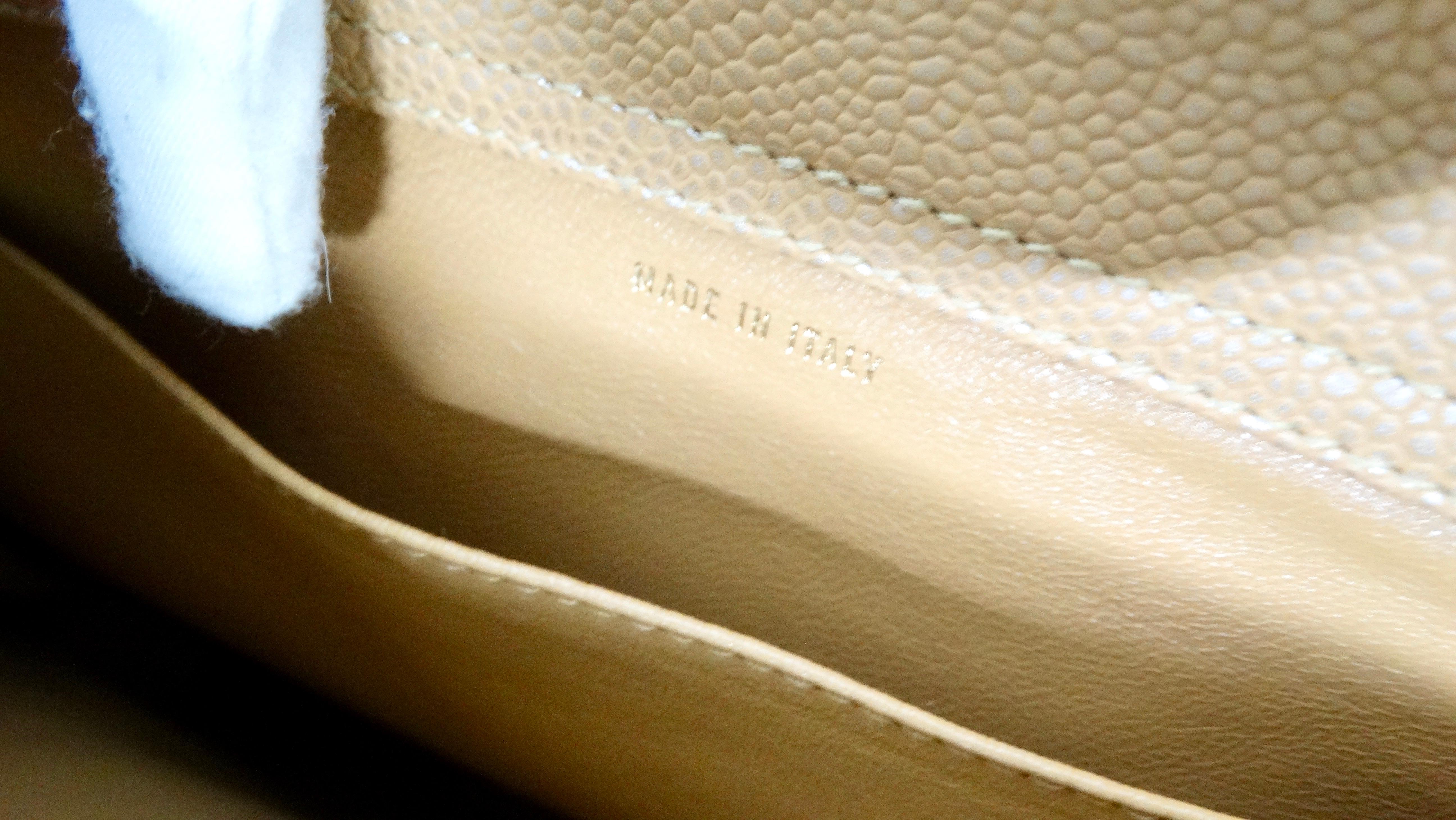 Y2K Chanel Beige Pearlescent Caviar Leather Handbag With Gold-Tone Hardware For Sale 1