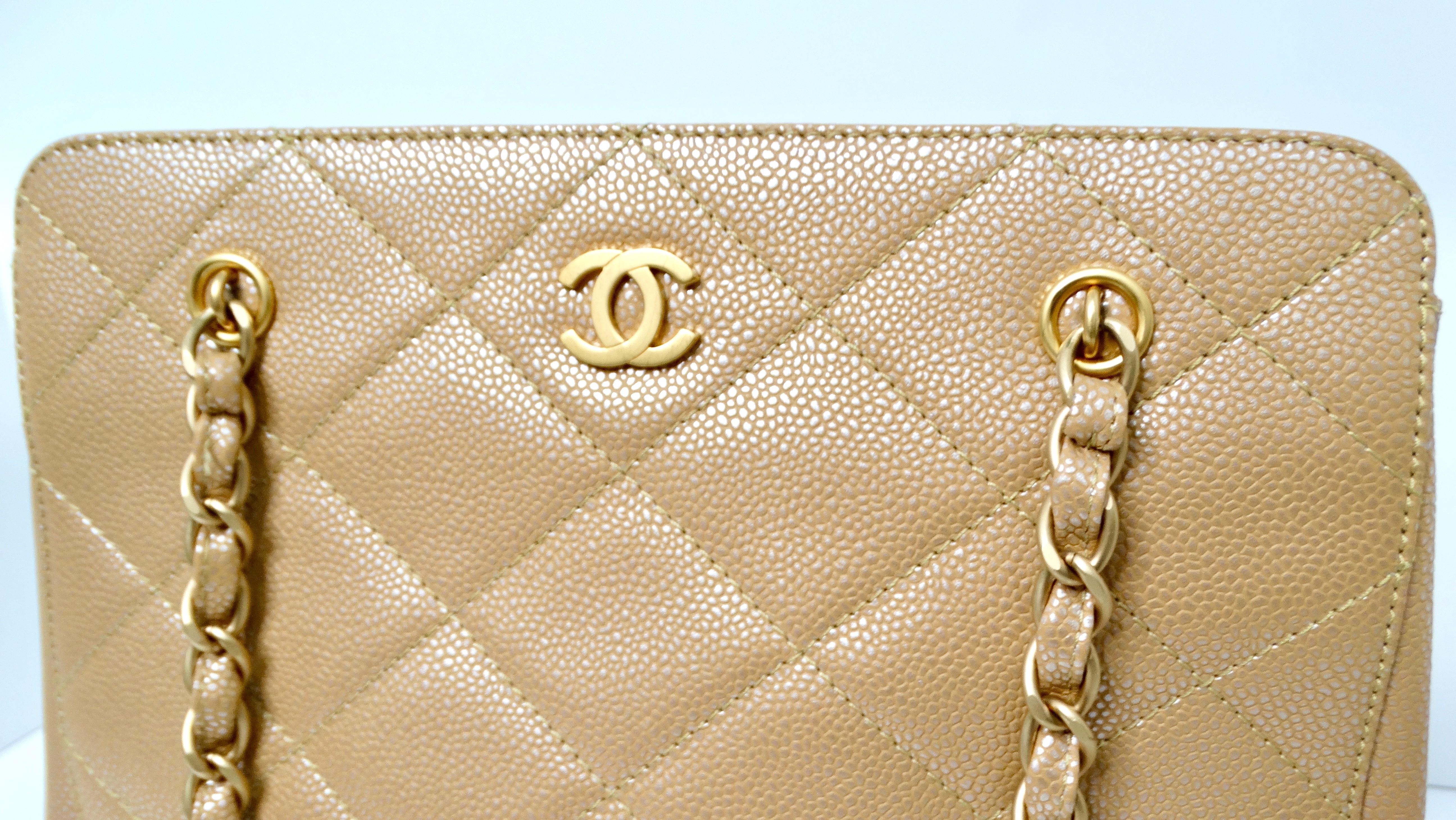 Y2K Chanel Beige Pearlescent Caviar Leather Handbag With Gold-Tone Hardware For Sale 2