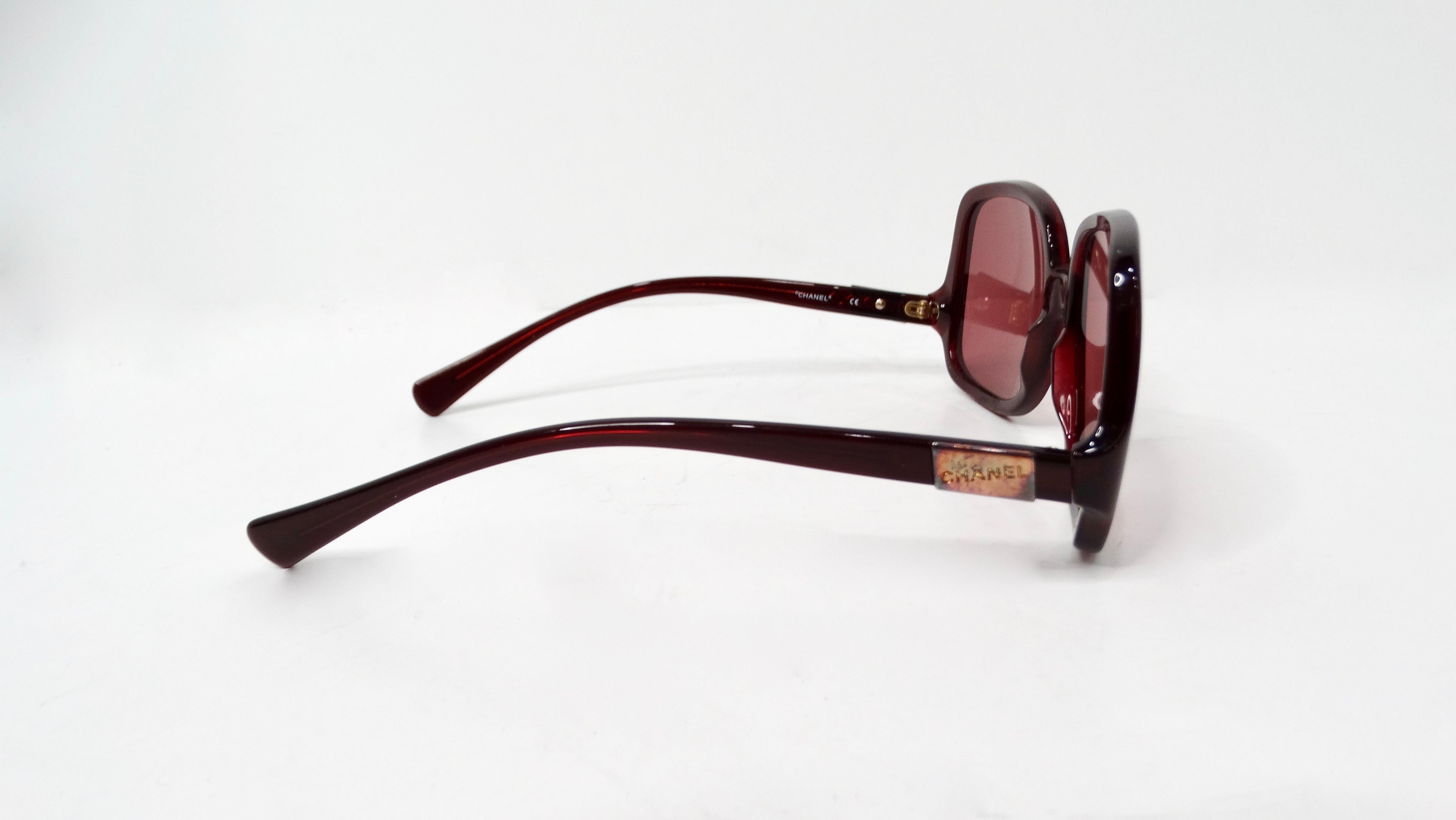 Y2K Chanel Rojo Gafas de sol redondas tintadas oversize en venta 3