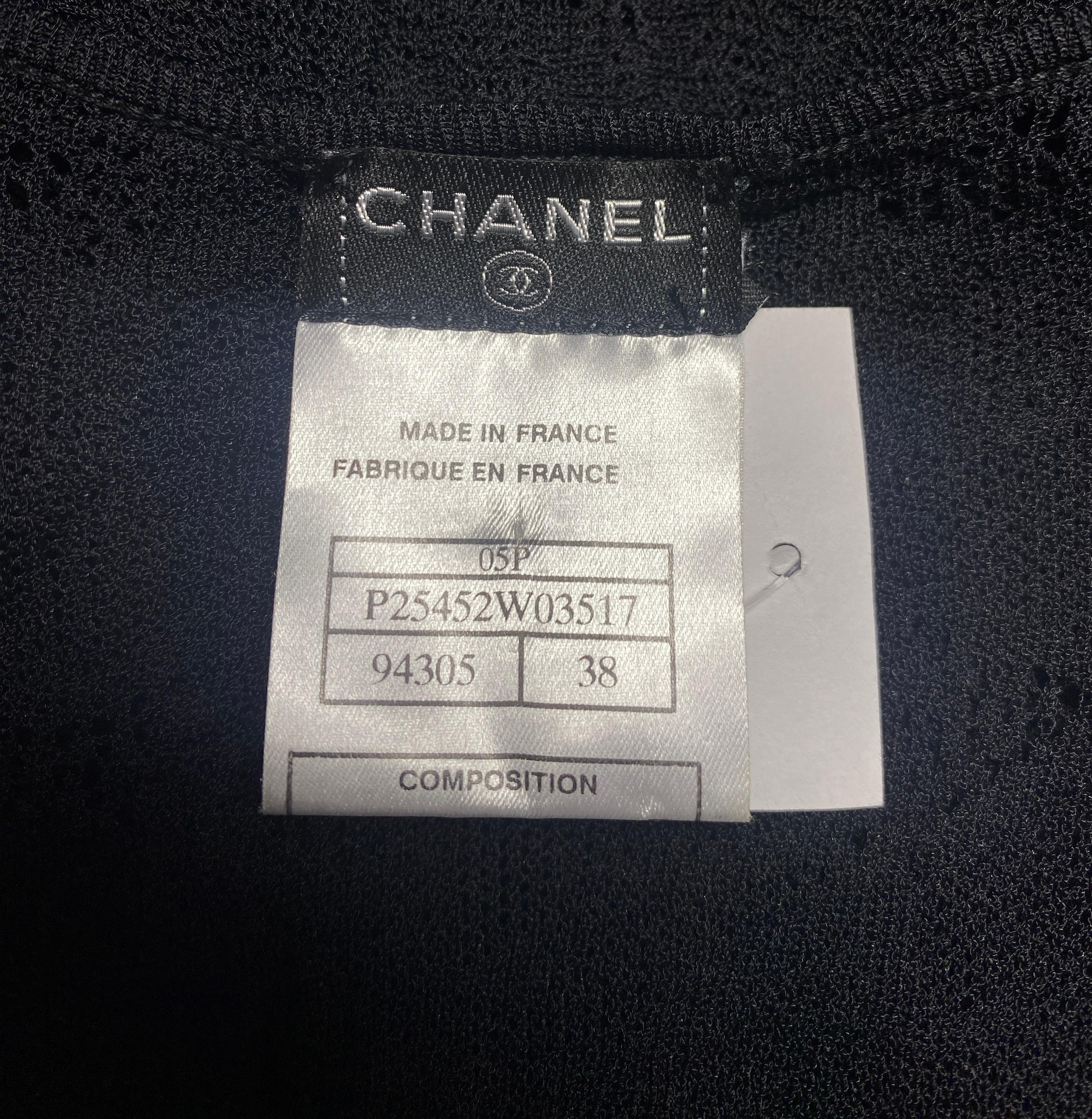Y2K Chanel - Robe sans manches boutonnée à fleurs noires en maille fine en vente 1