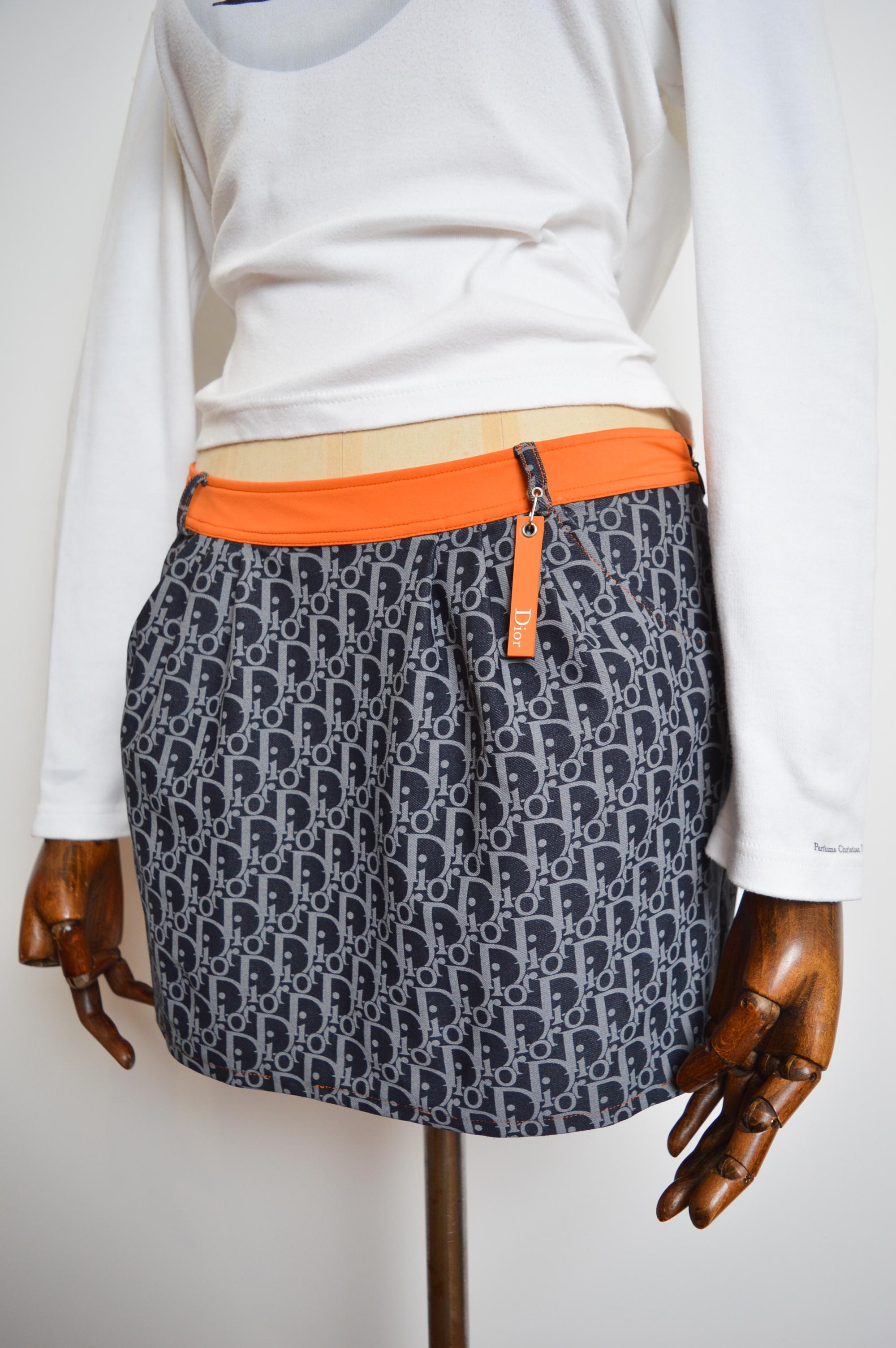 Women's Y2k Christian Dior By John Galliano Blue & orange trotter monogram mini skirt For Sale