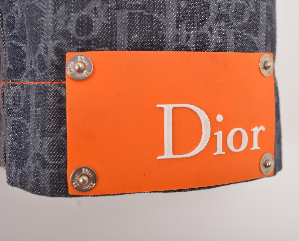 Y2K Christian Dior Frühjahr 2006 Blauer Denim-Trenchcoat mit Trotterdruck im Angebot 5
