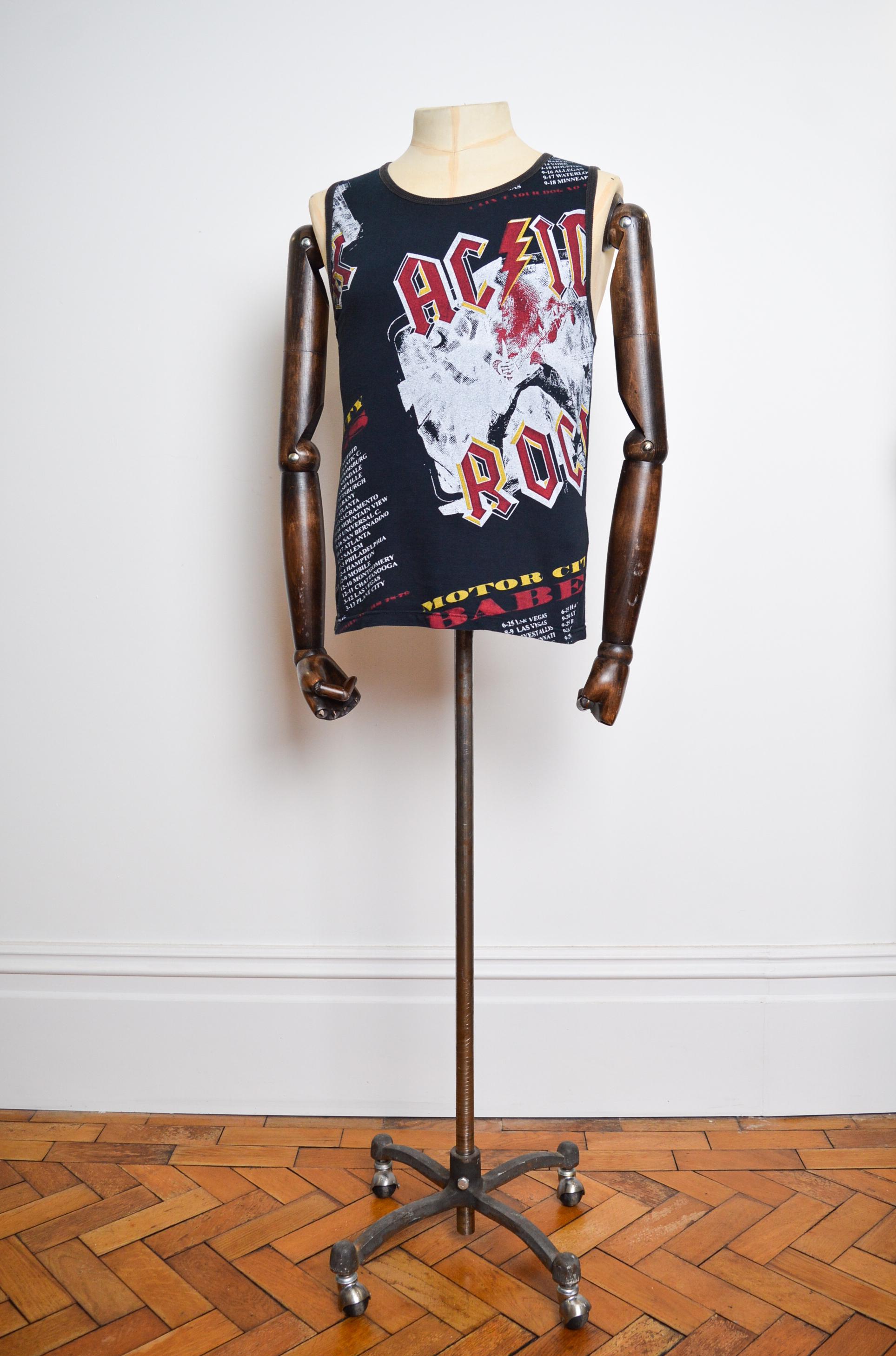 Fun 2001 Dolce & Gabbana Tank top with ACDC Rock band print, crafted from a printed cotton, with ribbed collar line and sleeve trim

MADE IN ITALY.      

100% Cotton   

Sizing measured in Inches:  
Pit to Pit: 19.5''  
Nape to Hem: 26'' 