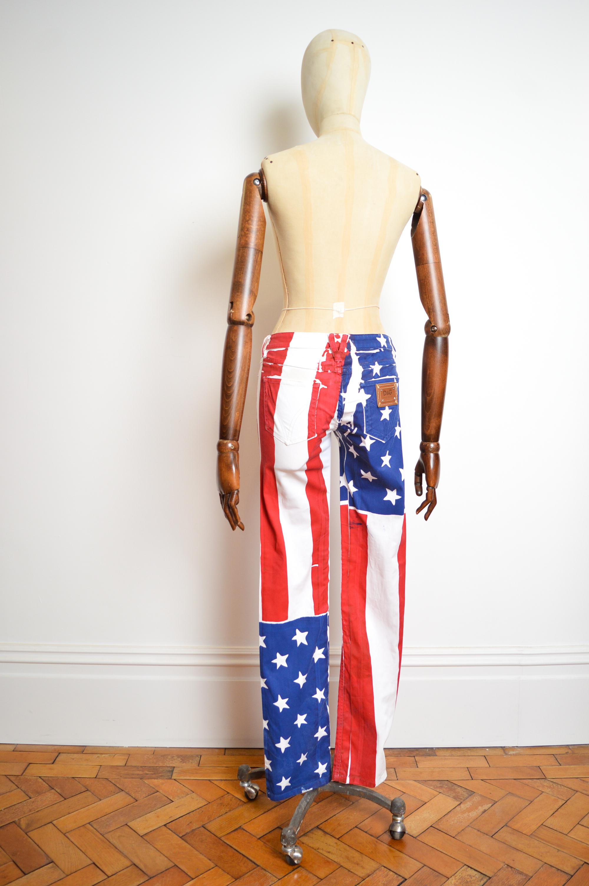 Y2k Dolce & Gabbana Amerikanische Flagge Sterne & gestreifte, tief ausgeschnittene, schlanke Jeans - Hose im Angebot 1