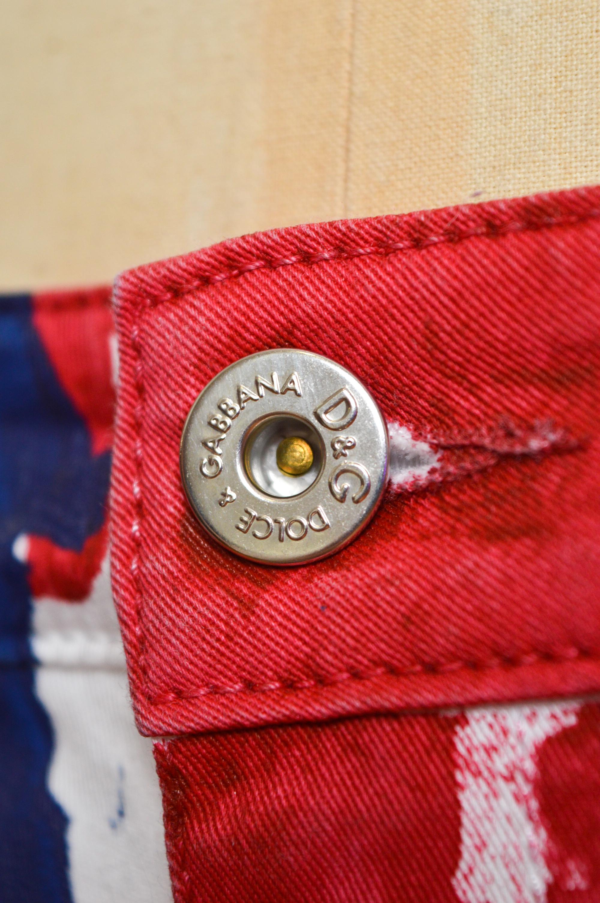 Y2k Dolce & Gabbana Amerikanische Flagge Sterne & gestreifte, tief ausgeschnittene, schlanke Jeans - Hose im Angebot 2