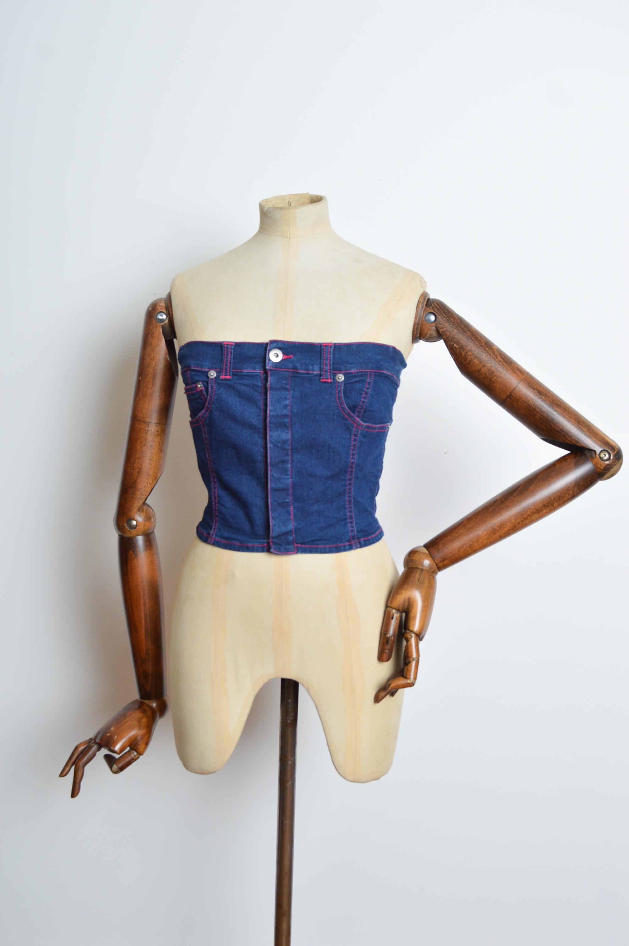 Fabulous 2000’s Dolce & Gabbana  Bustier corset in Dark Blue Denim with contrast Fuschia thread.
Trompe l’œil design / stretchy material
Size; label Small (recommended for U.K. 8-10)
Measurements are provided in inches (‘’)
Pit to Pit; 17-19”
Nape