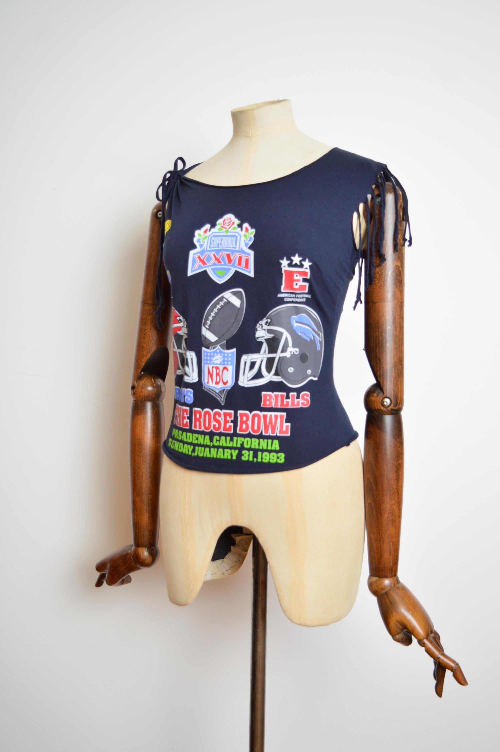 Beige Y2k Dolce & Gabbana Rose bowl Varsity print 2000's Top - Vintage NFL Baby Tee For Sale