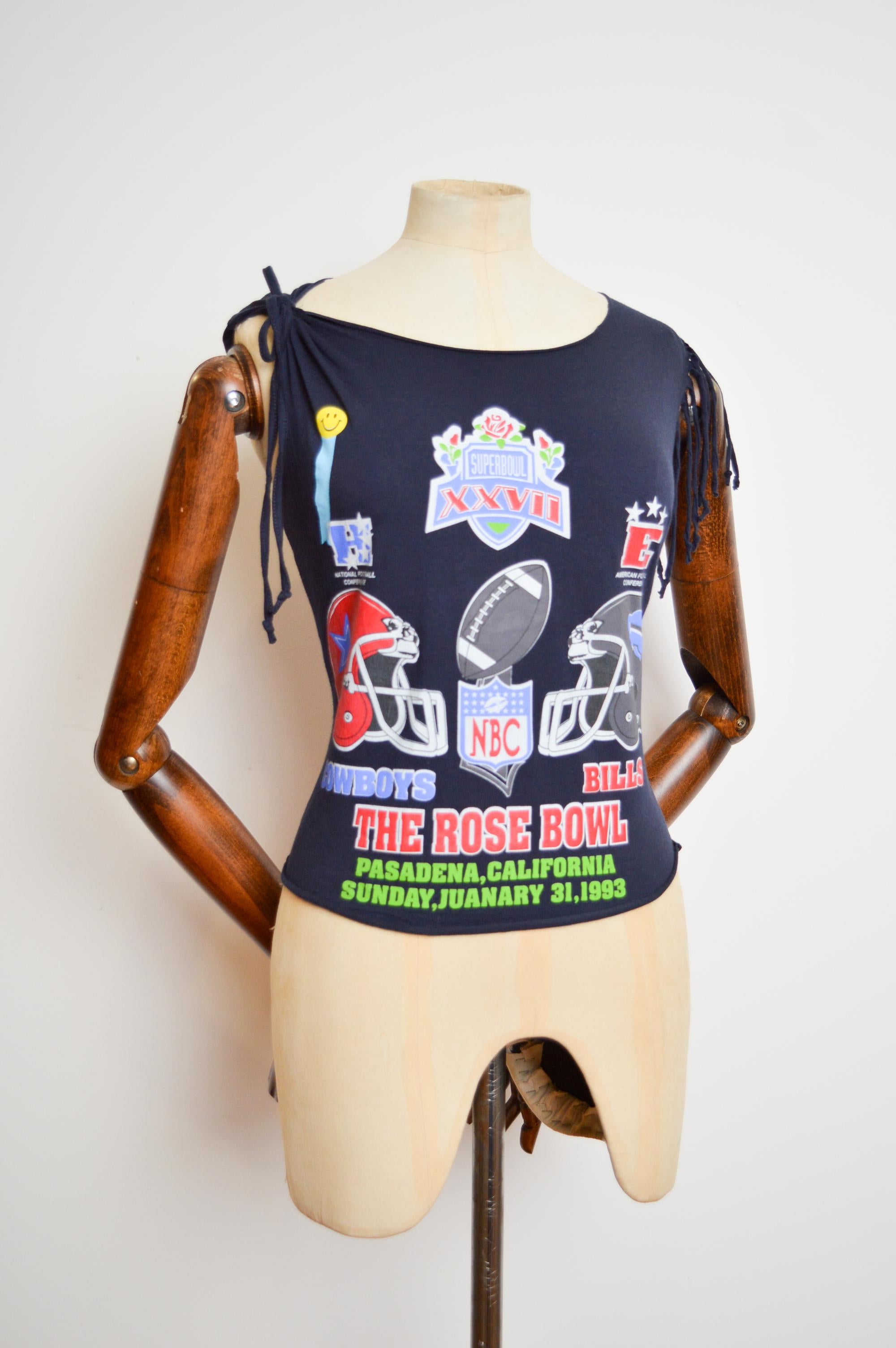 Y2k Dolce & Gabbana Rose bowl Varsity print 2000's Top - Vintage NFL Baby Tee In Good Condition For Sale In Sheffield, GB