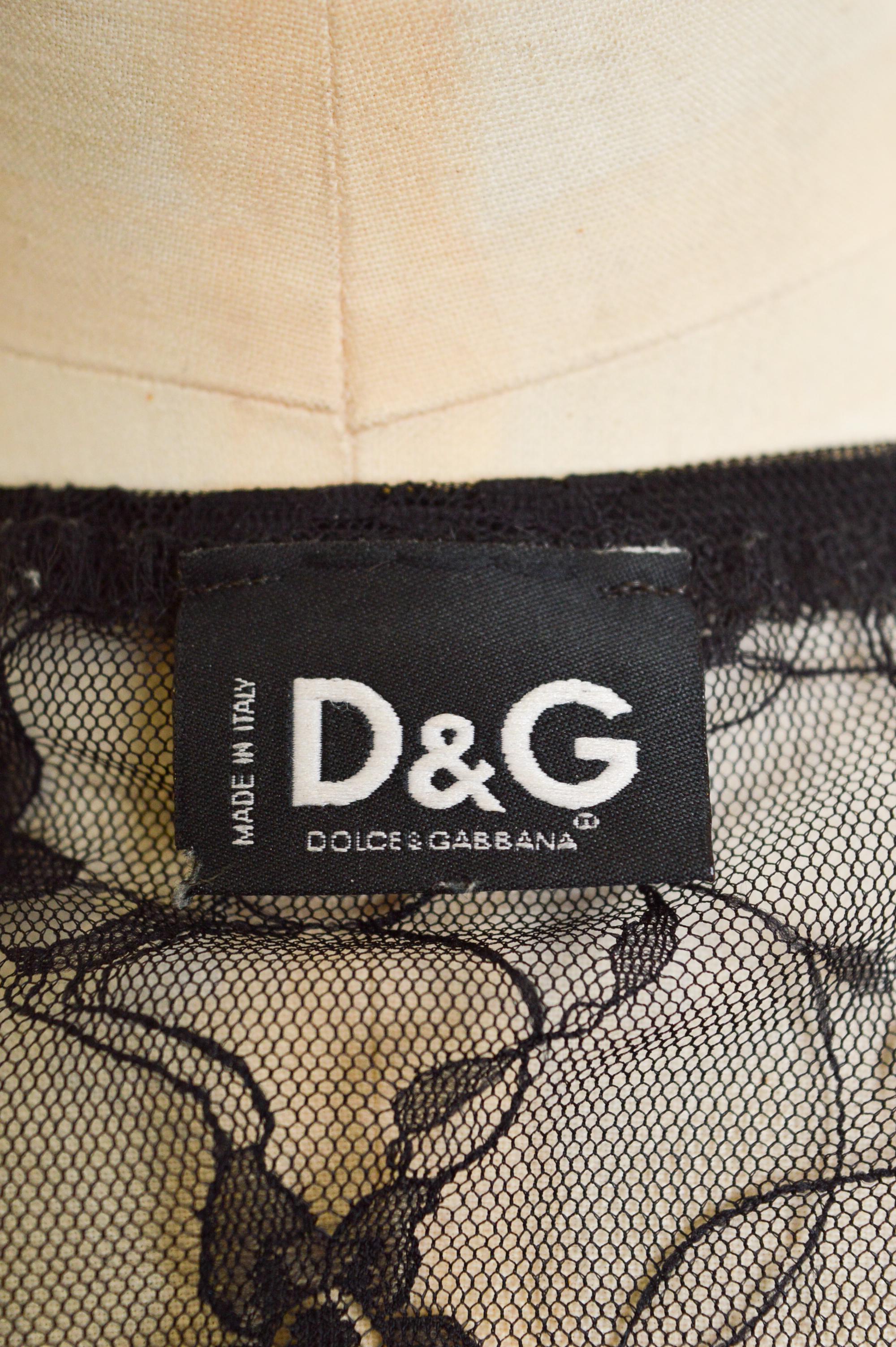 Y2k Dolce & Gabbana Slogan Sexy 2000's Black fitted lace back Baby Tee - T Shirt For Sale 4