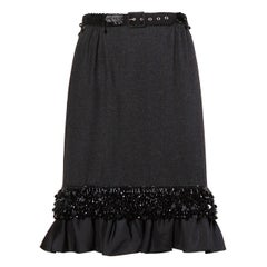 Falda de lana gris de Y2K Dries Van Noten con cinturón negro con abalorios