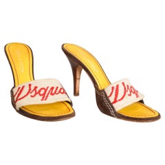 Y2K Funky 2000 DsQuared2 mules à talons hauts jaunes avec logo