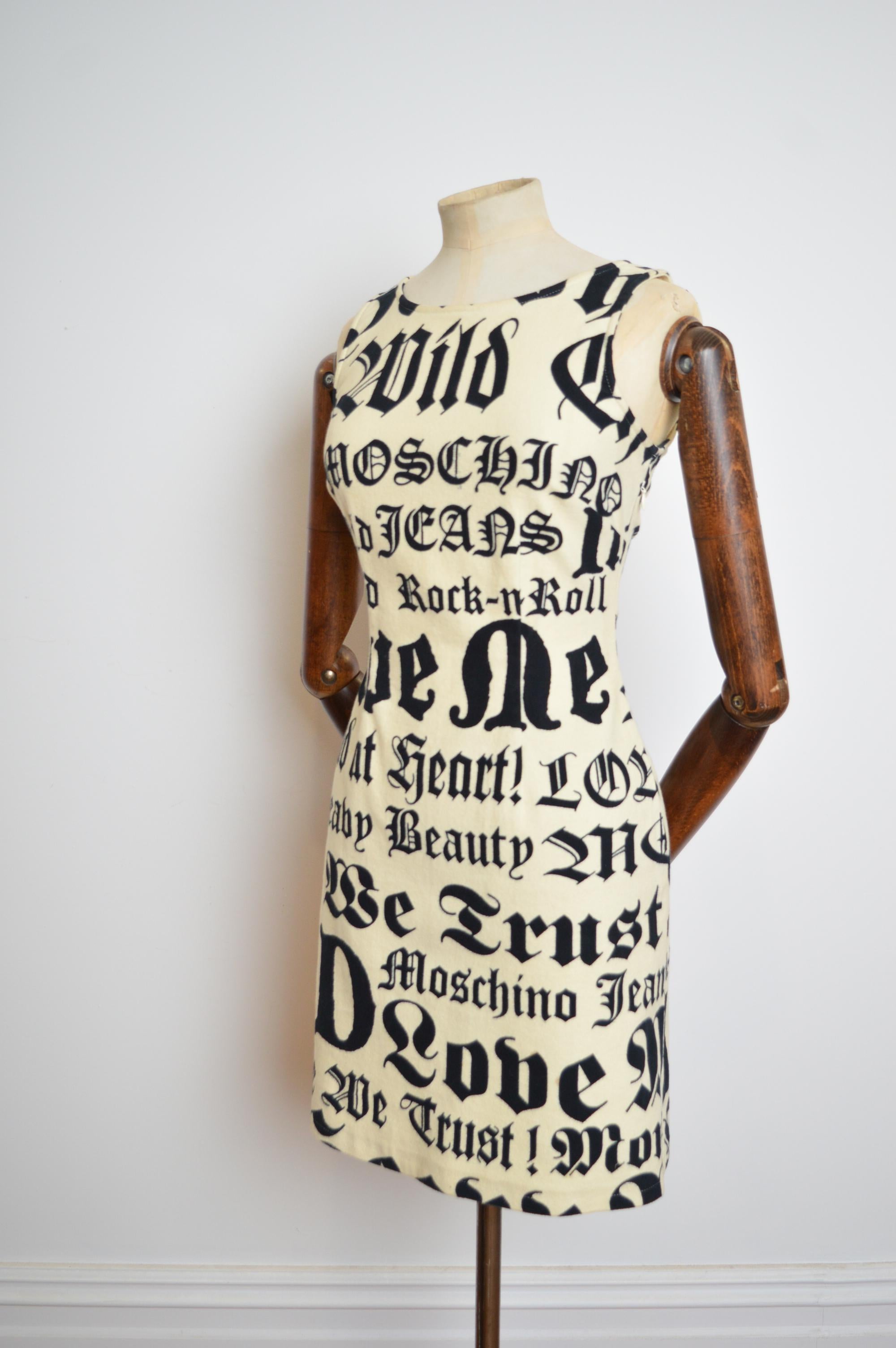 Y2K Gothic font MOSCHINO All over 2000s Rock N Roll Word print mini Shift Dress In Fair Condition For Sale In Sheffield, GB