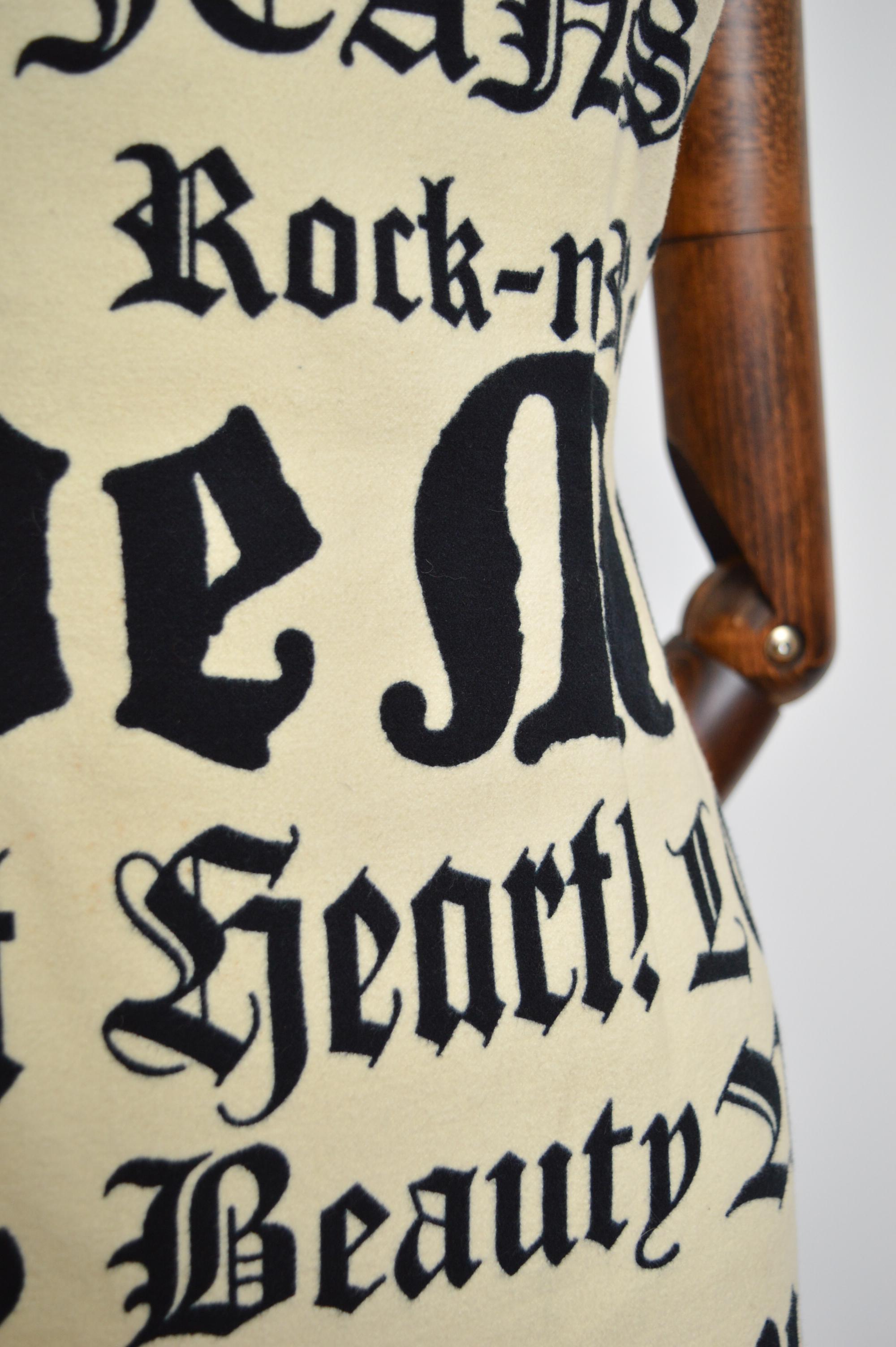 Y2K Gothic font MOSCHINO All over 2000s Rock N Roll Word print mini Shift Dress For Sale 4