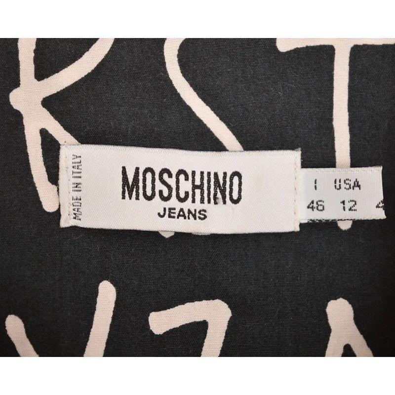 Y2k Iconic 2000er Jahre Vintage Moschino 'Alphabet' Ausgeschnittenes Hemd mit Muster (Schwarz) im Angebot