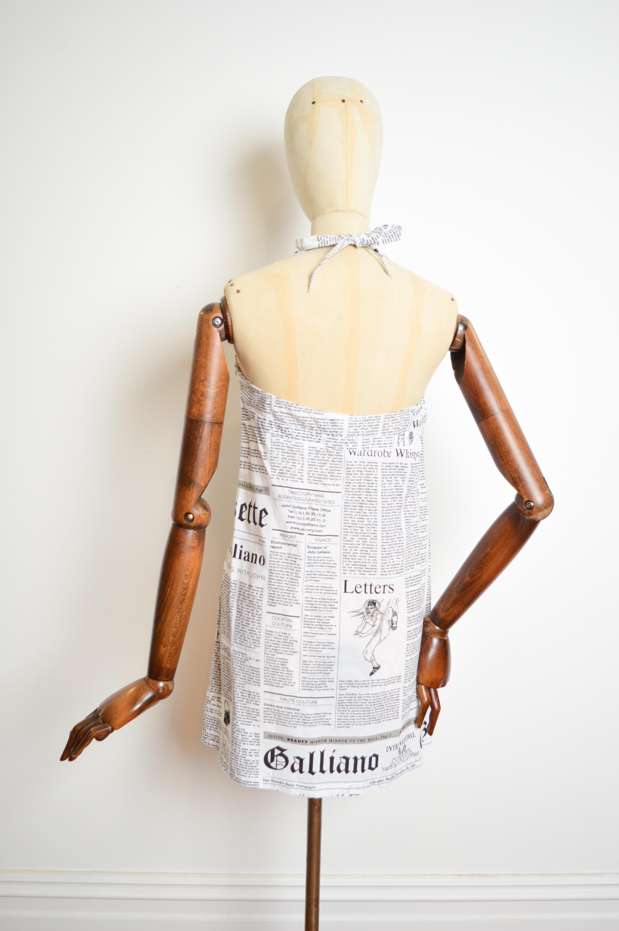 John Galliano, stampa giornali anni 2000, mini abito con scollo ad aletta in vendita 11