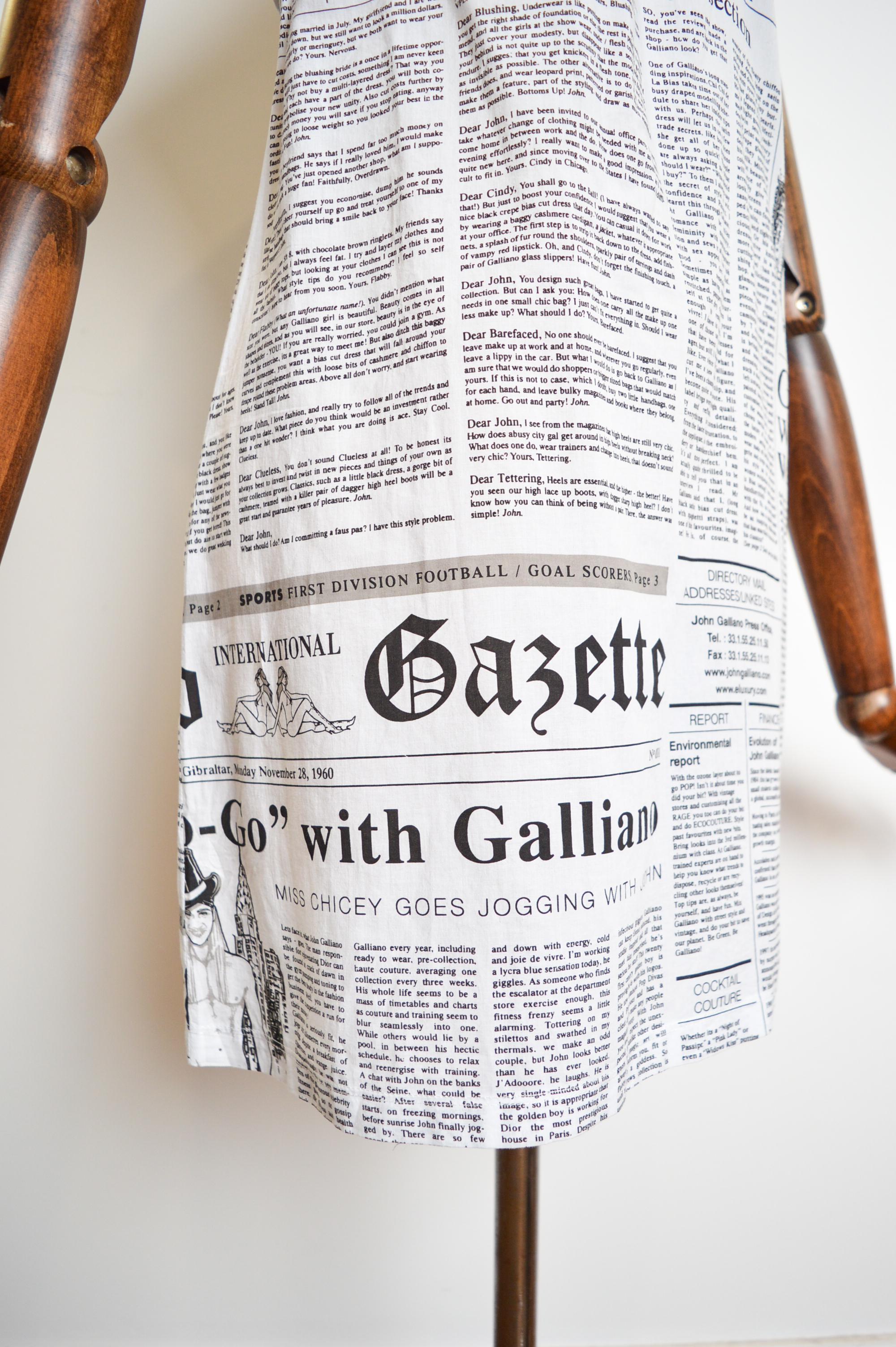 John Galliano, stampa giornali anni 2000, mini abito con scollo ad aletta in vendita 12