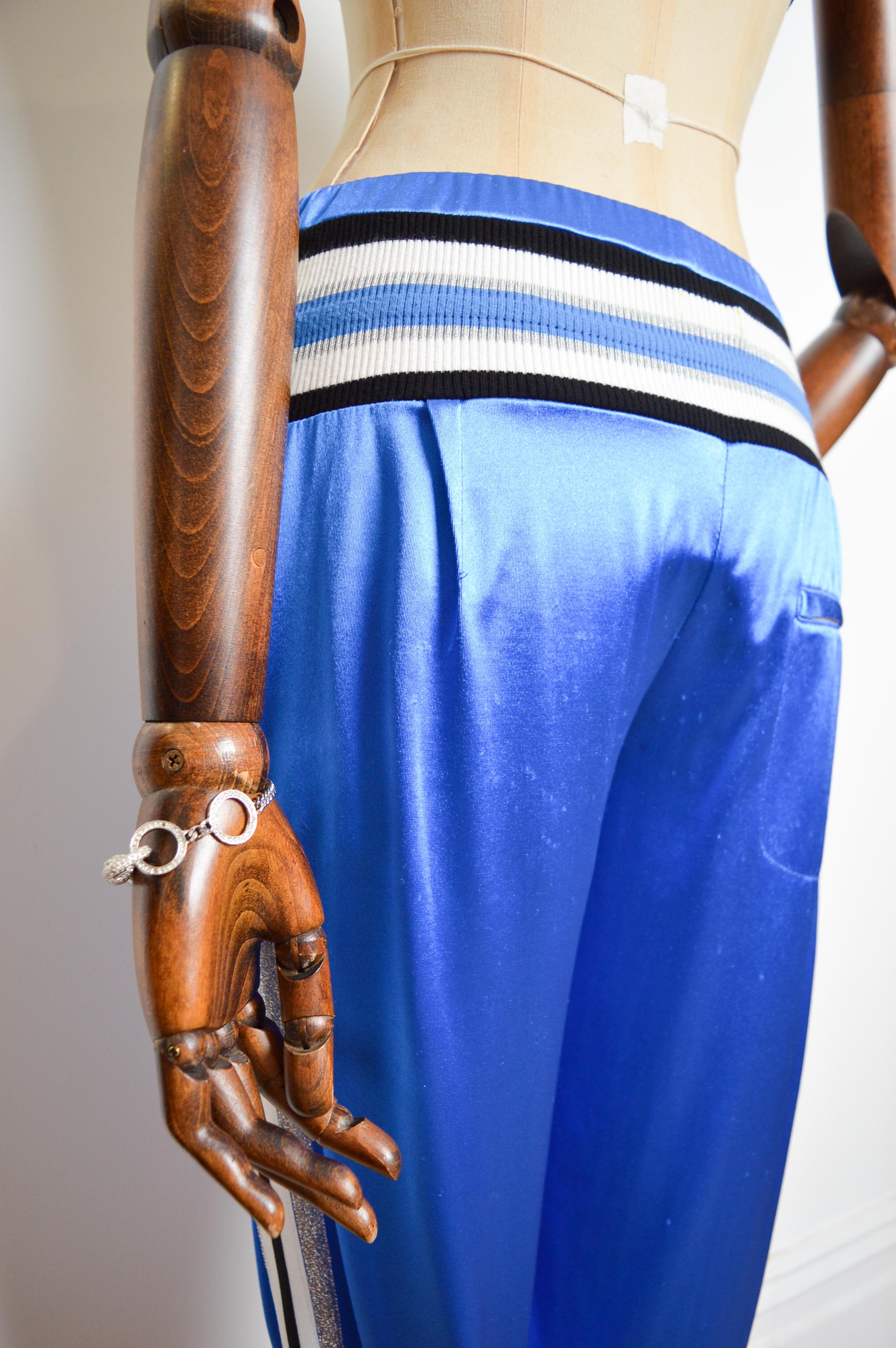 da uomo o donna Pantaloni da jogging e da boxe Y2k John Galliano in raso a vita bassa a 3/4 blu in vendita
