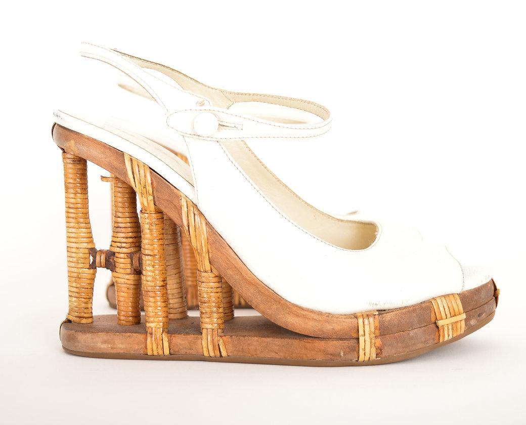 From the SS/2006 PRADA Collection.
These white leather Mary Jane style heels with Bamboo Scaffold effect wooden structured heels. 
 
Features;
Bamboo Construction
Peep toe 
Button side fasten
MADE IN ITALY
 
Sizing;
EU 38 / UK 5
Heel; 4.5''