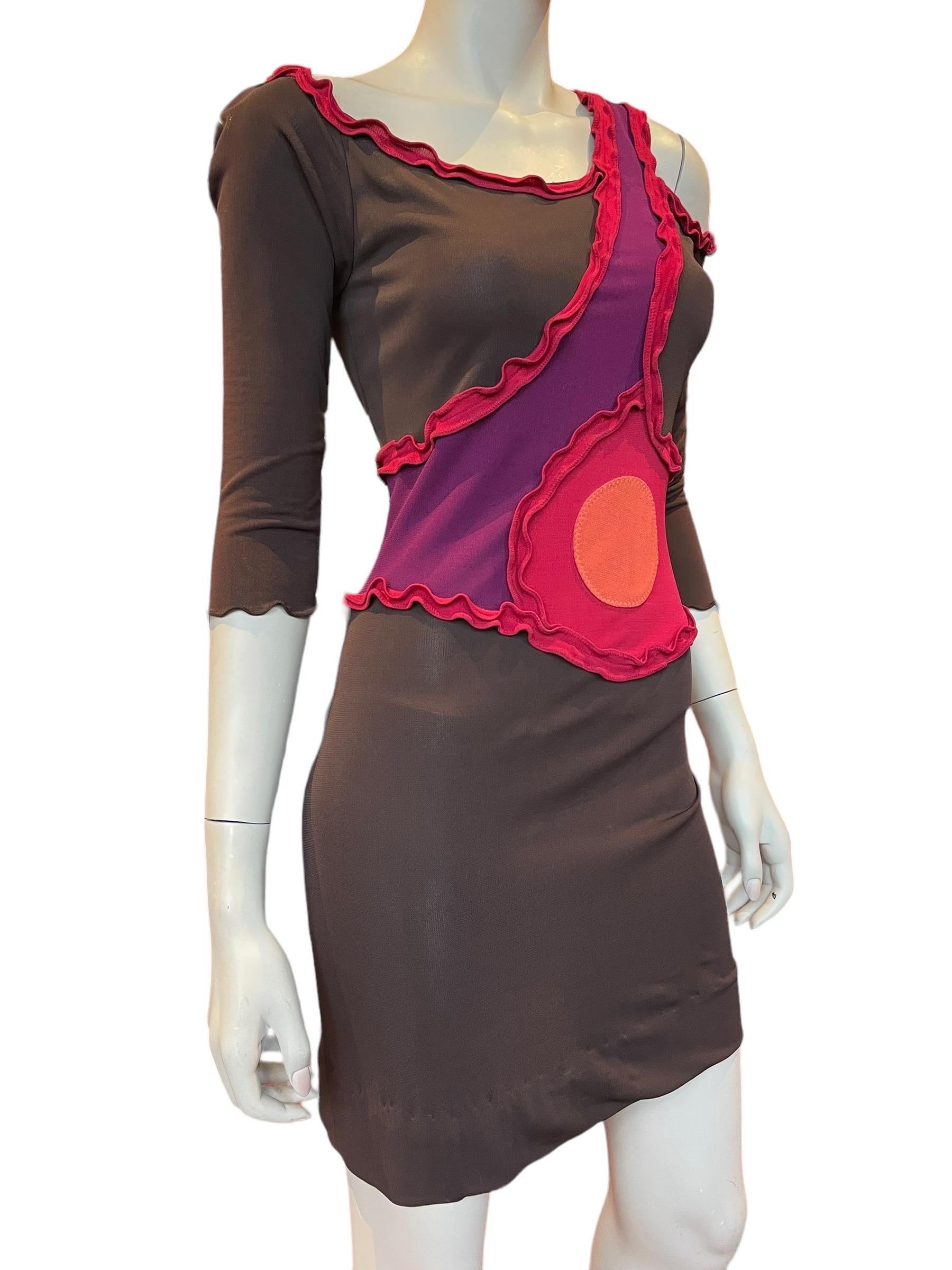 Y2K Stephen Burrows Asymmetrical MOD Design Dress 

This is truly an amazing and unique piece, mixing the defining time of the 60s MOD era with a Y2K twist. Colors of chocolate brown, red, purple, orange and a lettuce edge trim. An asymmetrical cut