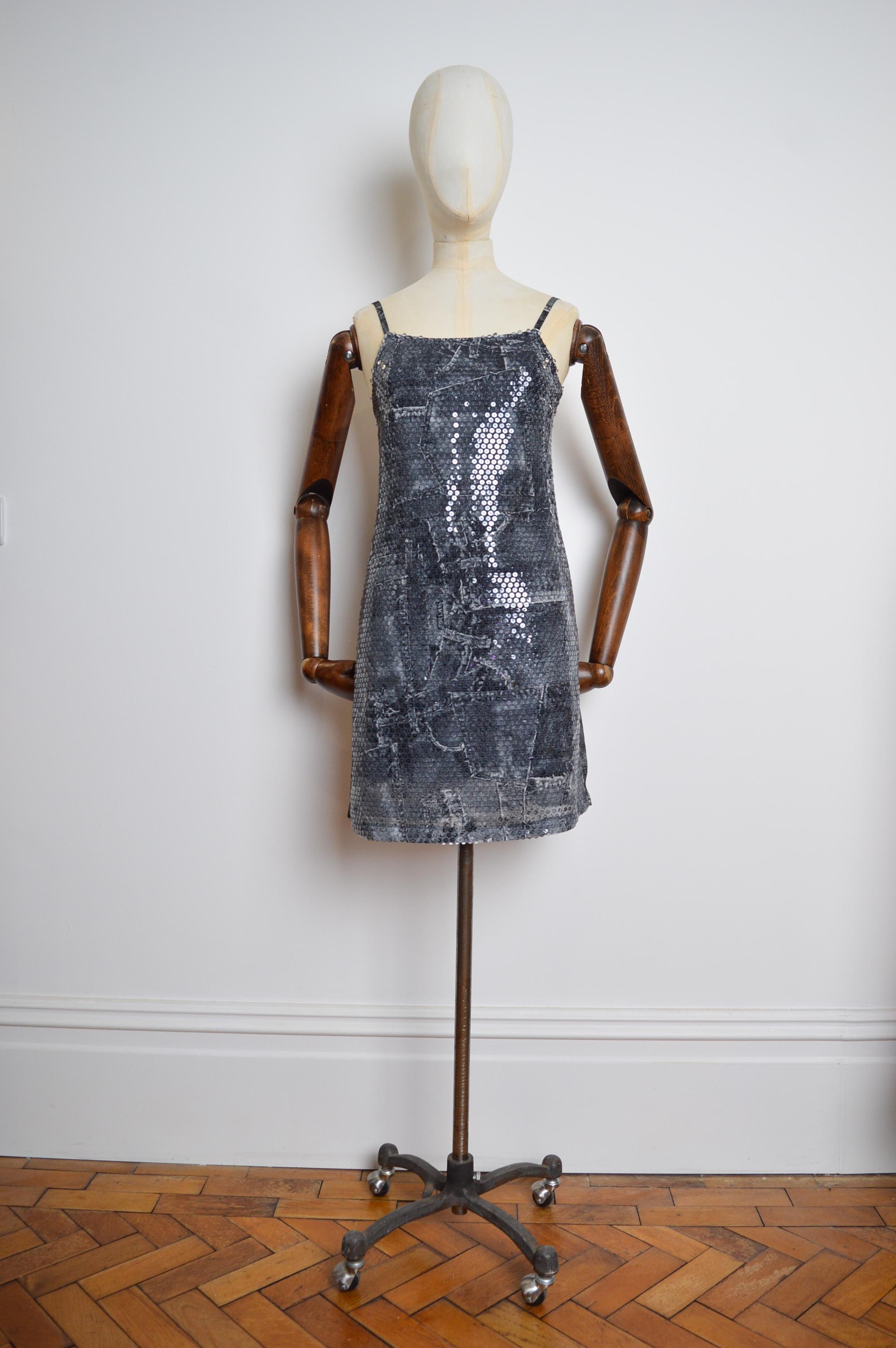 Gorgeous Y2k Vintage 'Donatella era' Versace Strappy, sequinned mini dress !

Crafted in a Denim Trompe l'oeuil rayon material with the front panel being completely covered with thousands of sequins. 

MADE IN ITALY !  

Features: 
Concealed zip up