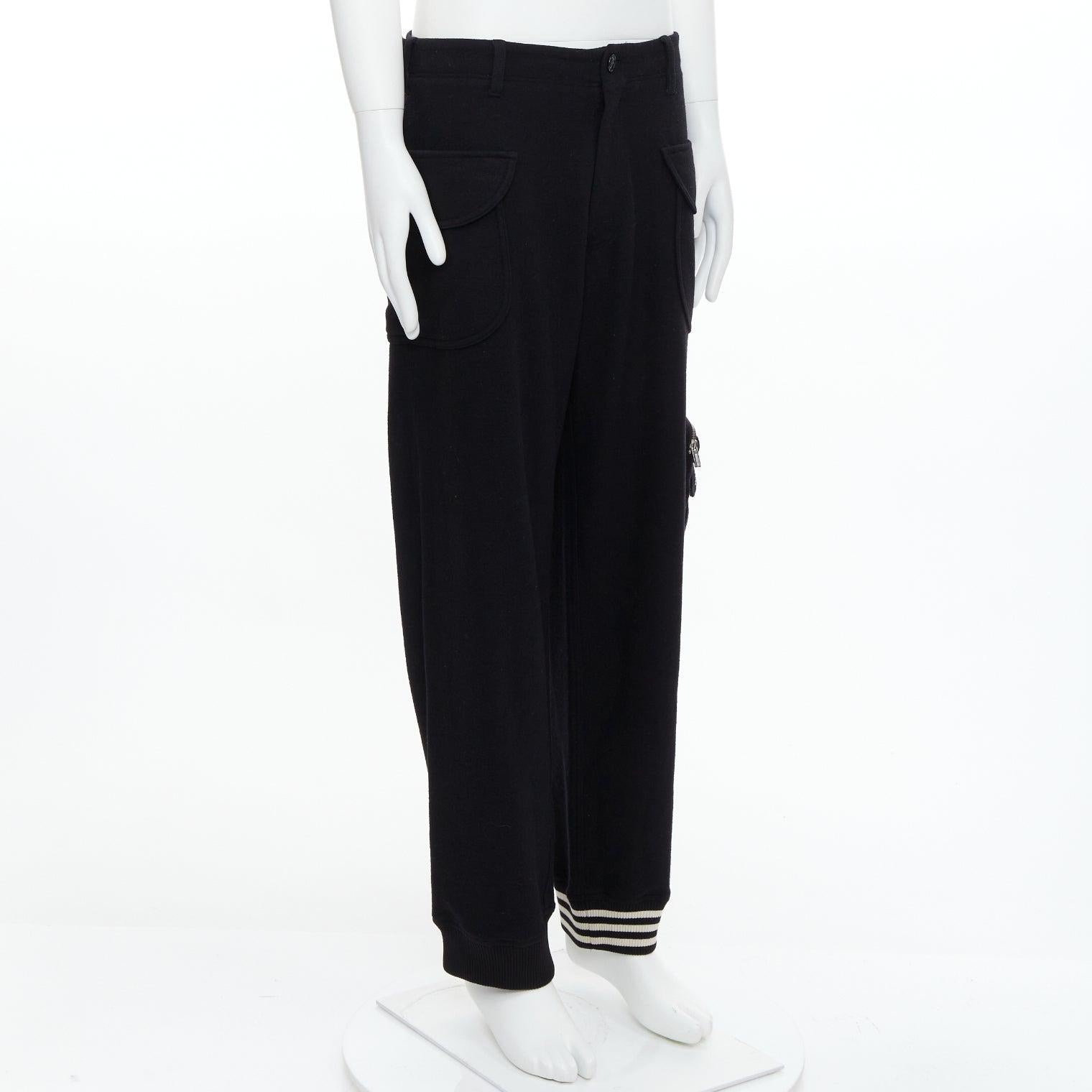 Y3 schwarze Woll-Silber-Reißverschlussstreifen öffnen asymmetrische cargo-Läufer M (Schwarz) im Angebot