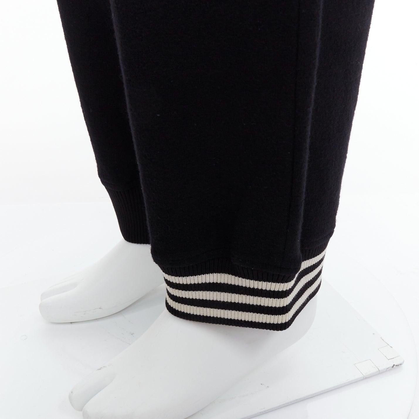 Y3 schwarze Woll-Silber-Reißverschlussstreifen öffnen asymmetrische cargo-Läufer M im Angebot 2