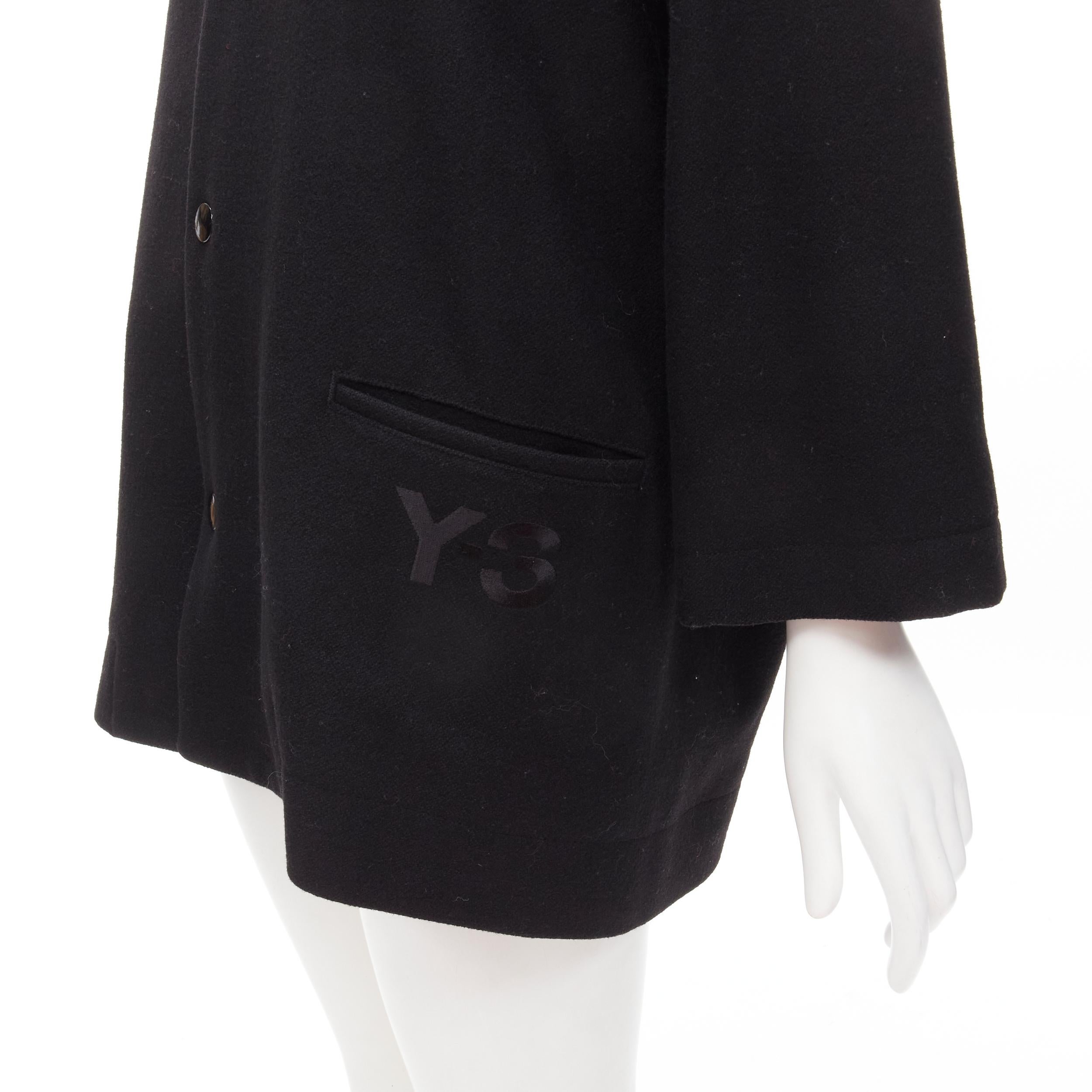 Y3 YOHJI YAMAMOTO ADIDAS black wool fur lined hood cocoon coat XS
Brand: Y3
Material: Feels like wool
Color: Black
Pattern: Solid
Closure: Snap Buttons
Extra Detail: Y3 logo embroidery at front pocket. Snap button closure. Fur trim lined hood.