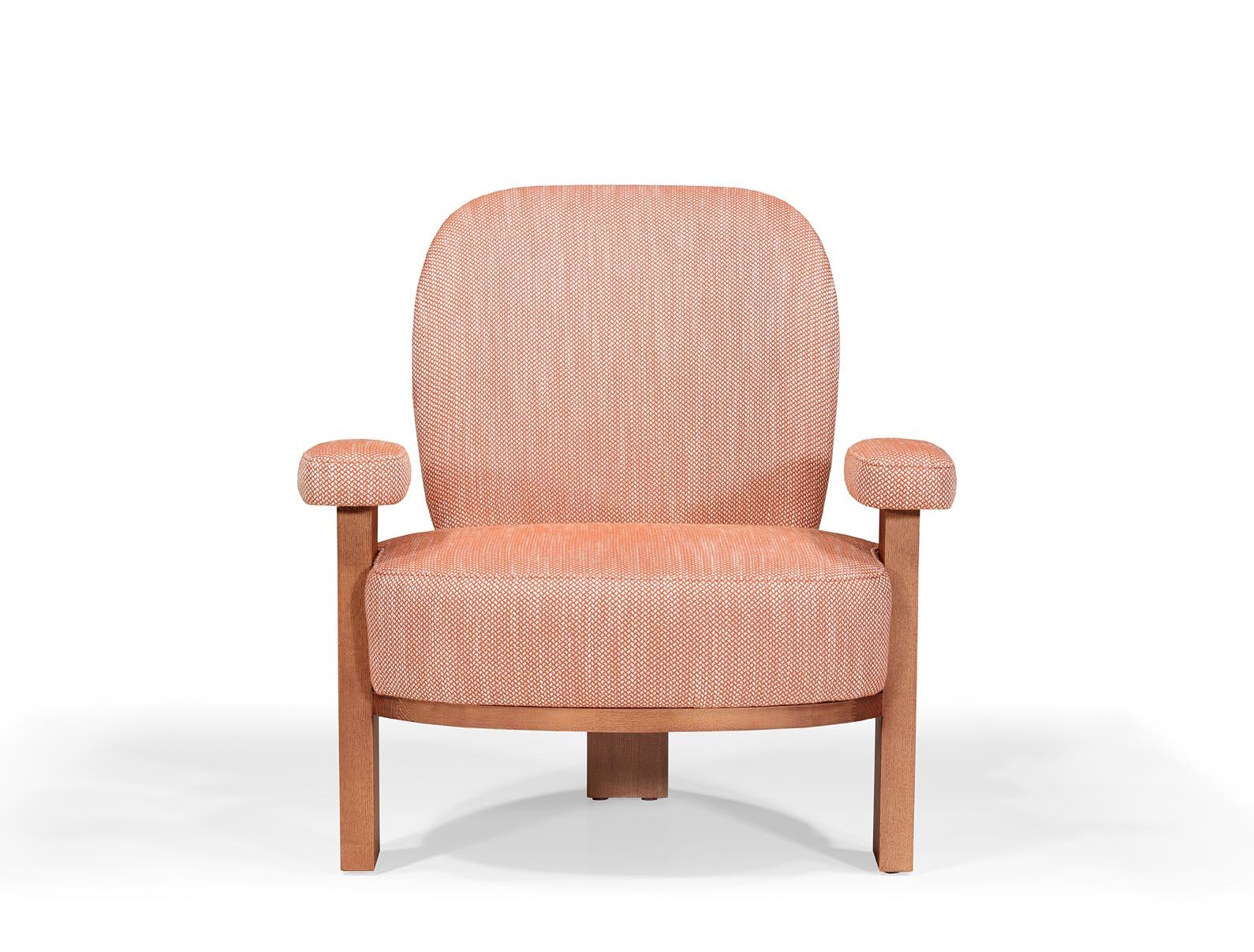 Yachi armchair - Sculptural Upholstered Armchair with Large Backrest and Armrests

The Yachi armchair is an impressive fusion of form and function, designed to elevate any interior space. Featuring a generously upholstered backrest and armrests,