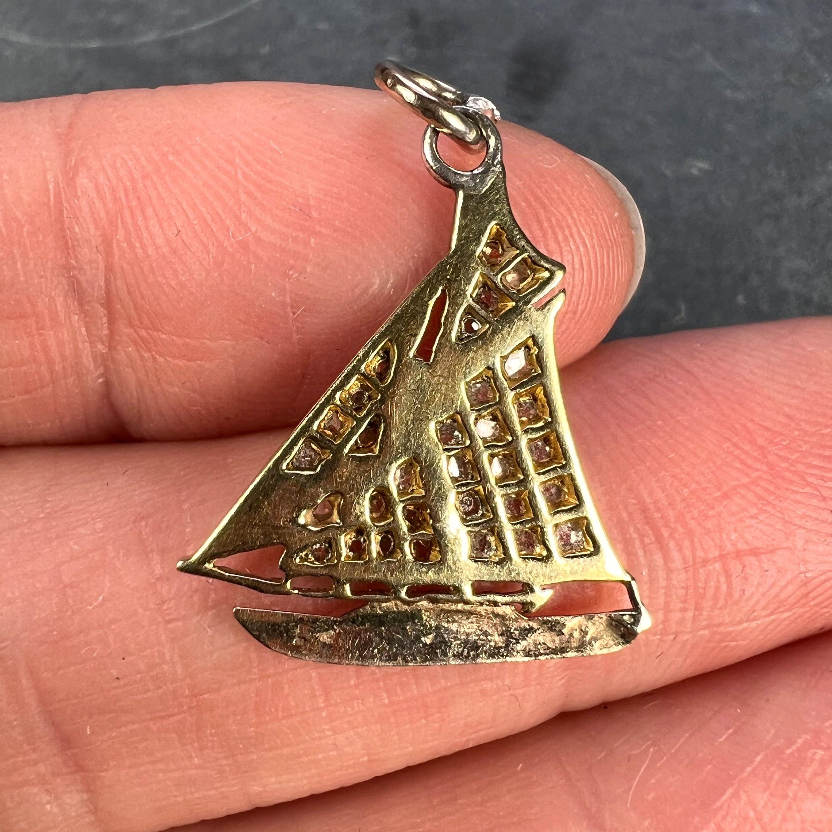 Pendentif breloque yacht en or jaune 14 carats et platine avec diamants en vente 2