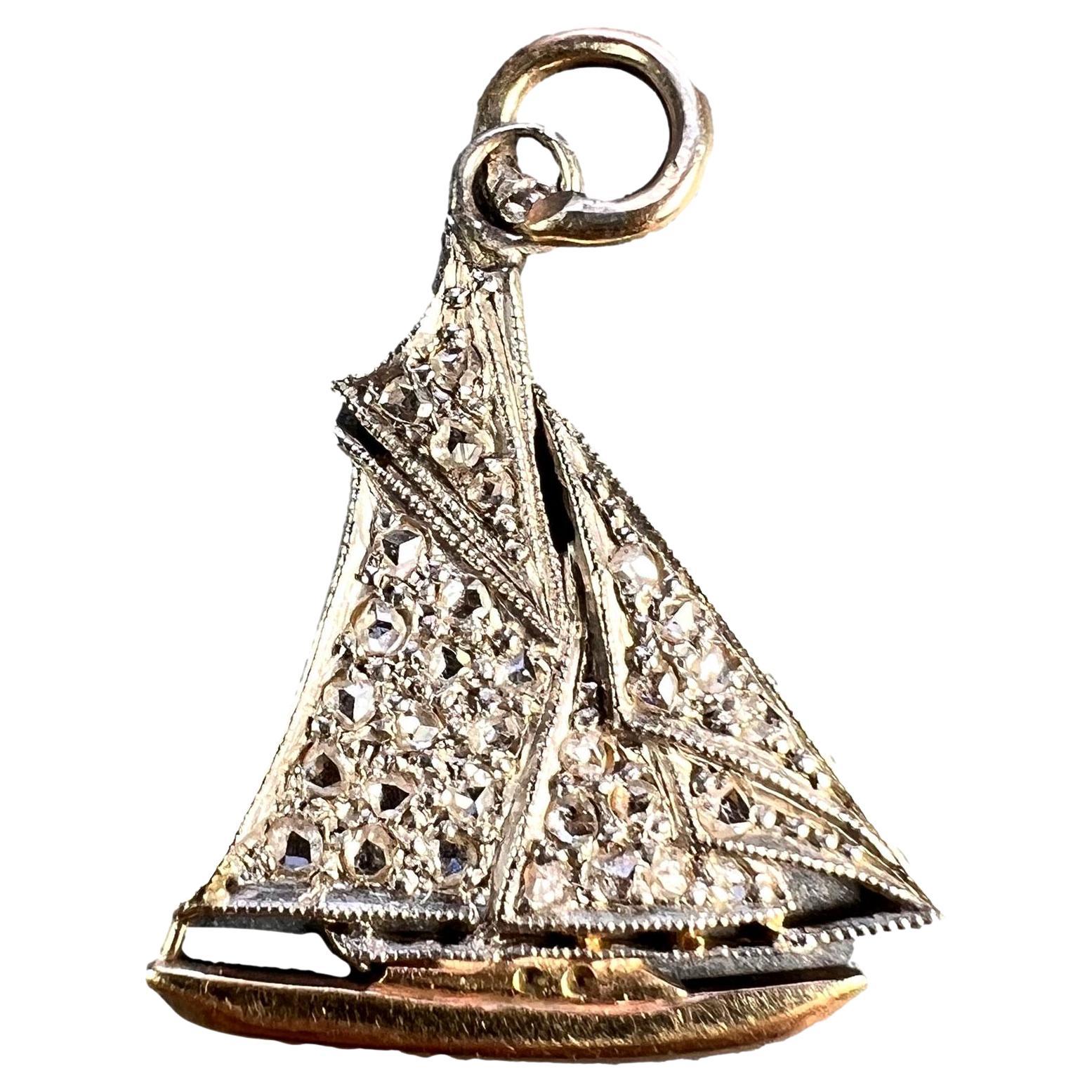 Pendentif breloque yacht en or jaune 14 carats et platine avec diamants
