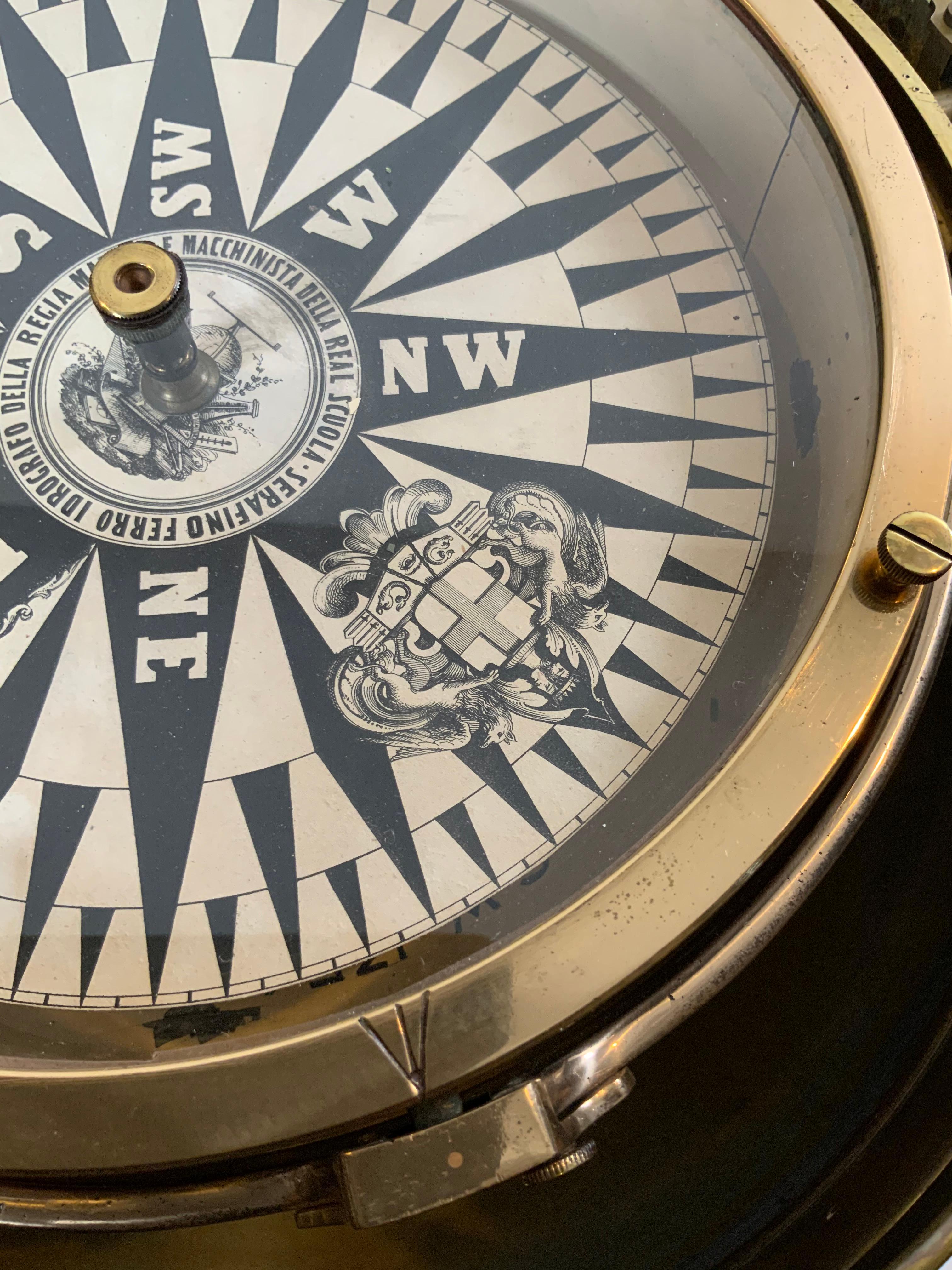 Fin du XIXe siècle Binnacle de yacht d'Italie vers 1880 avec porte-cartes à sec en vente