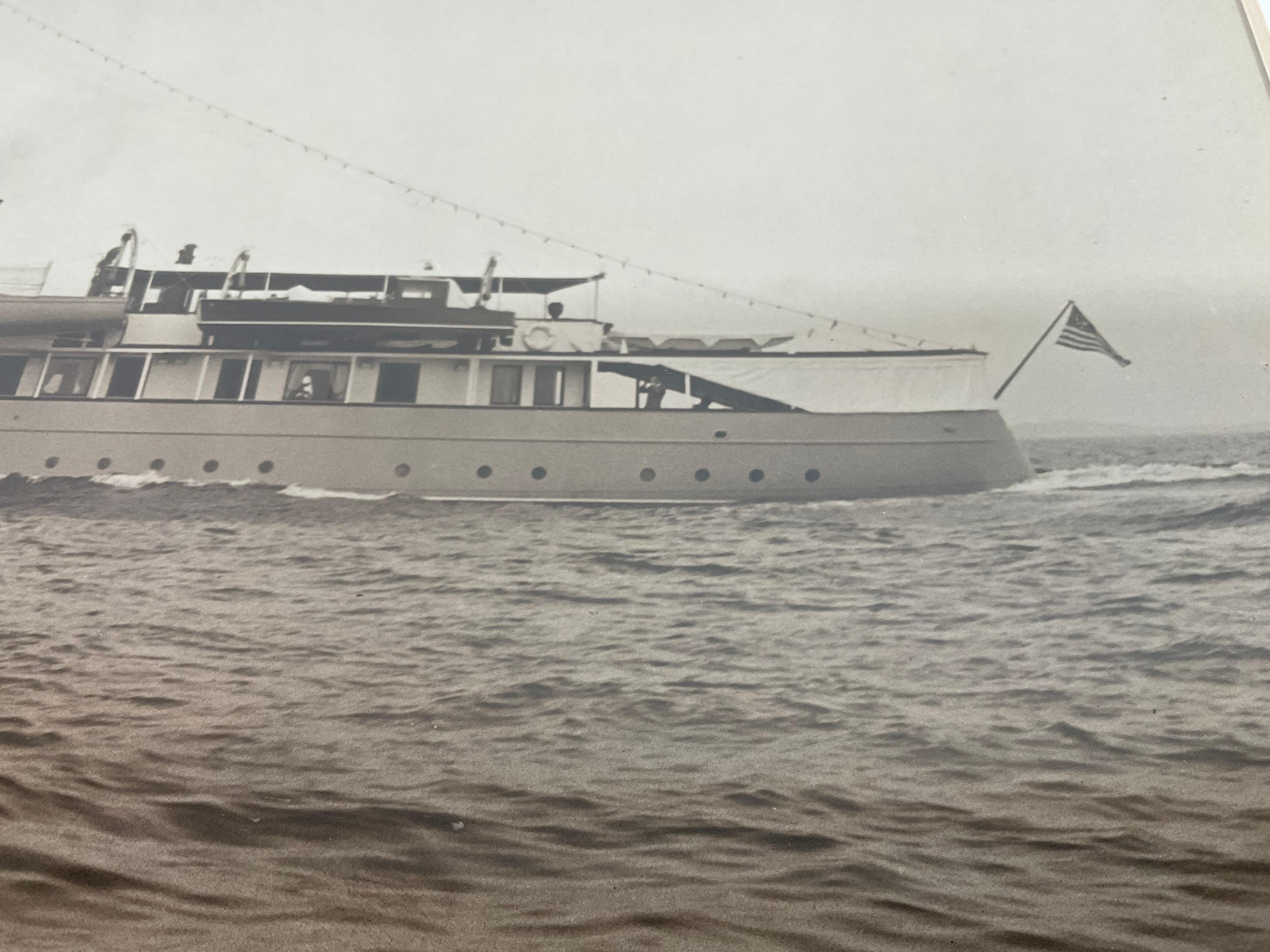 Yacht Lone Star Photo by Edwin Levick of New York en vente 4