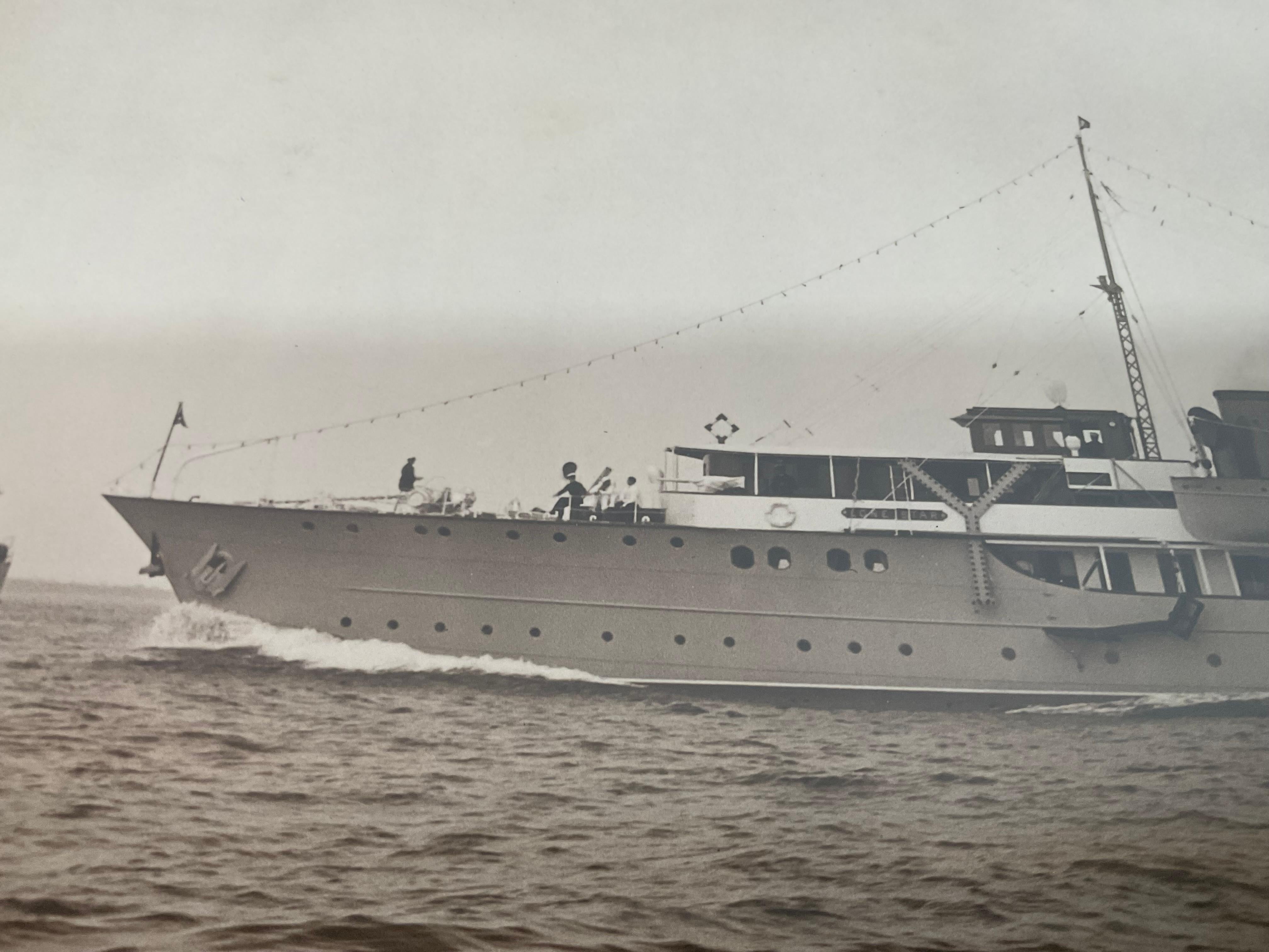 Yacht Lone Star Photo by Edwin Levick of New York en vente 6