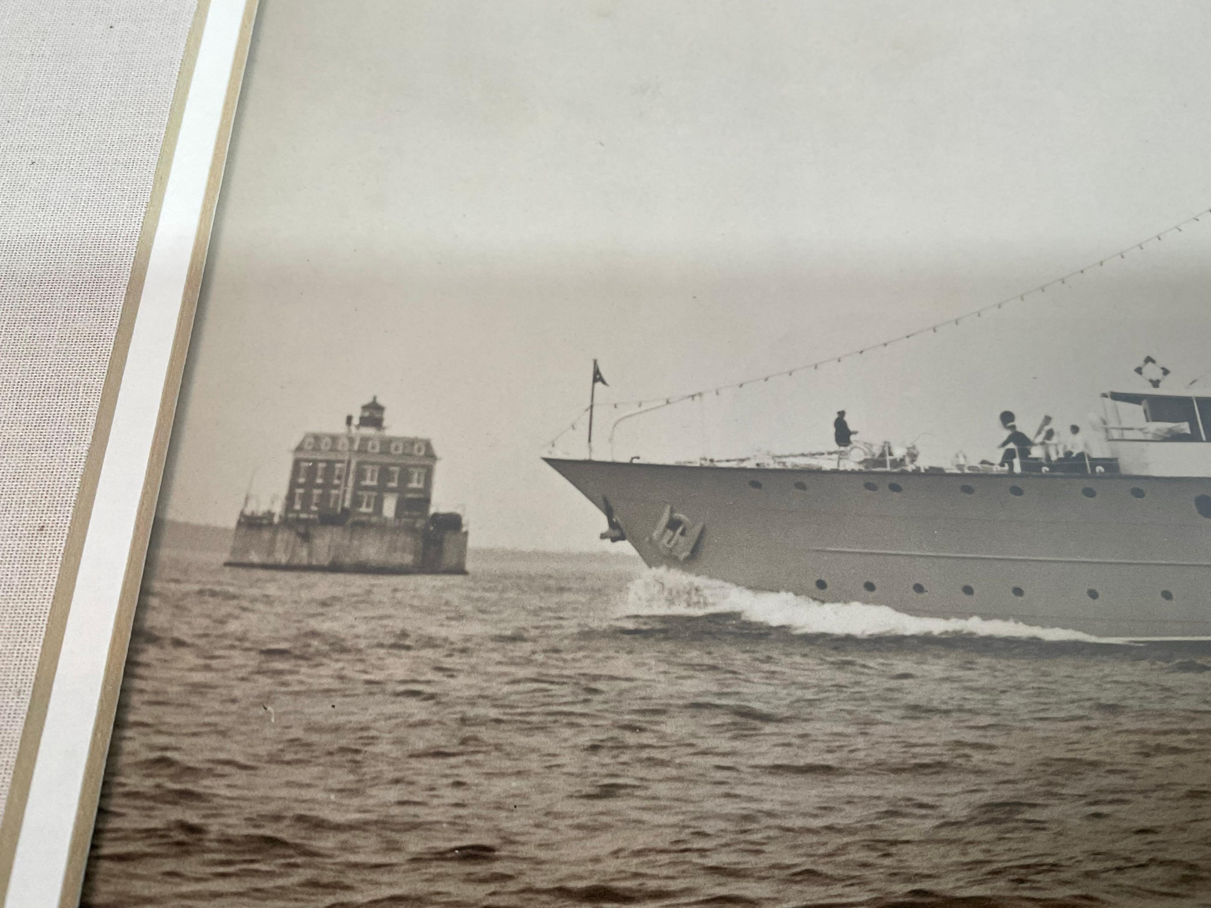 Yacht Lone Star Photo by Edwin Levick of New York en vente 7