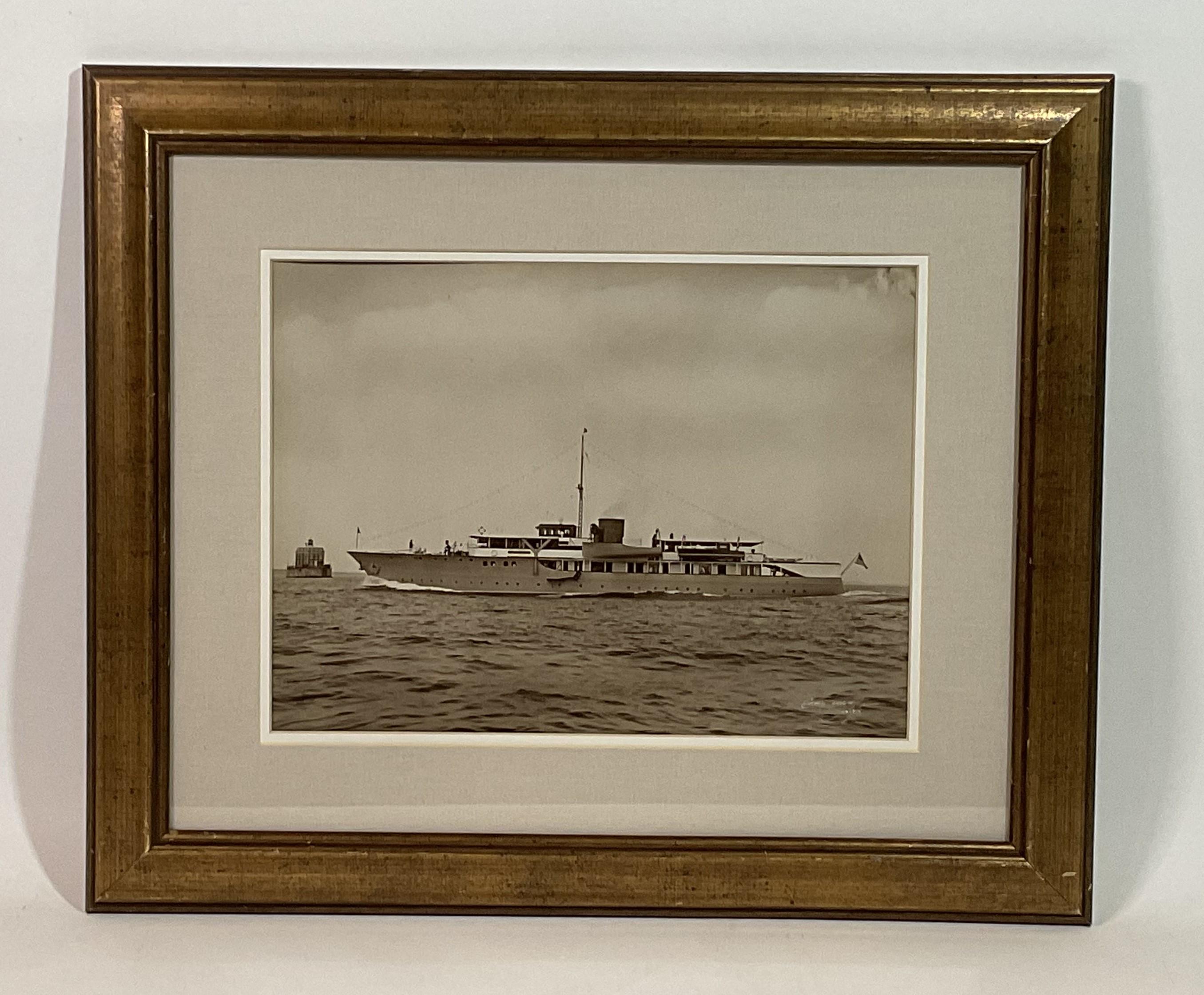 Nord-américain Yacht Lone Star Photo by Edwin Levick of New York en vente