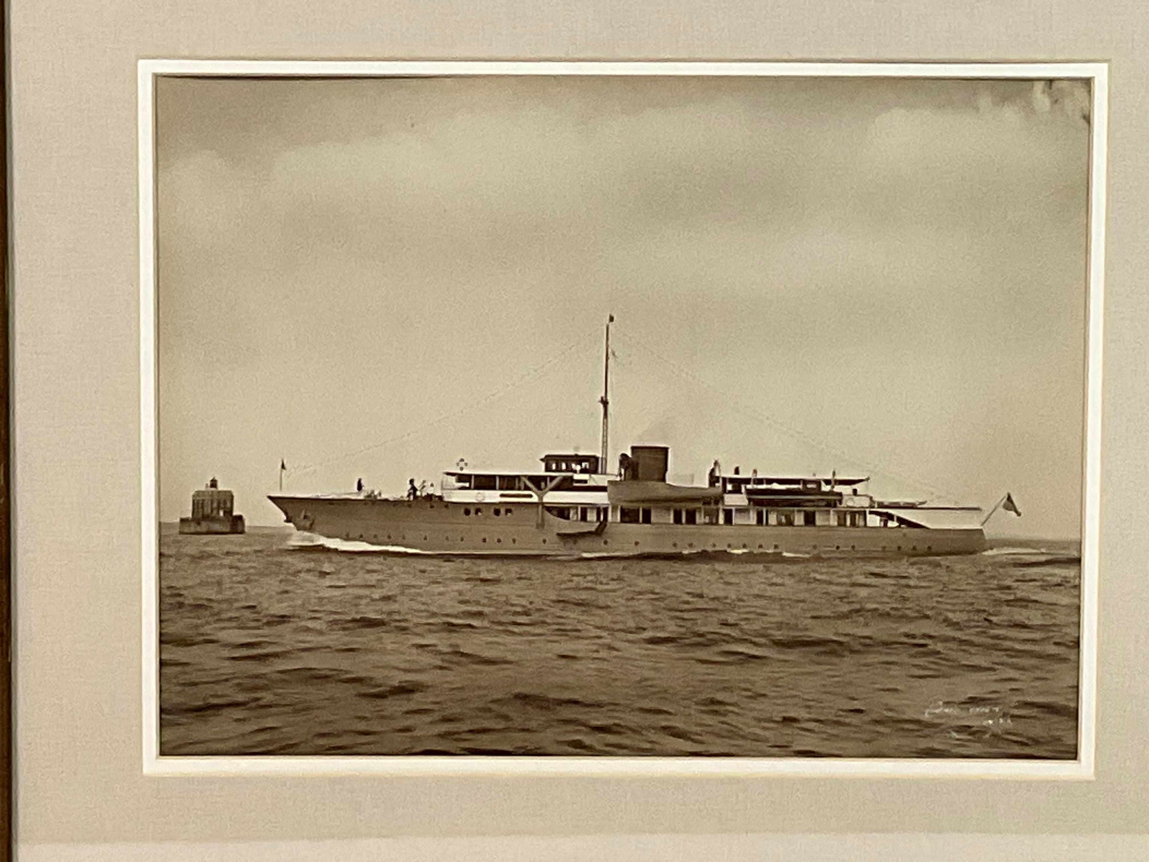 Yacht Lone Star Photo by Edwin Levick of New York Bon état - En vente à Norwell, MA