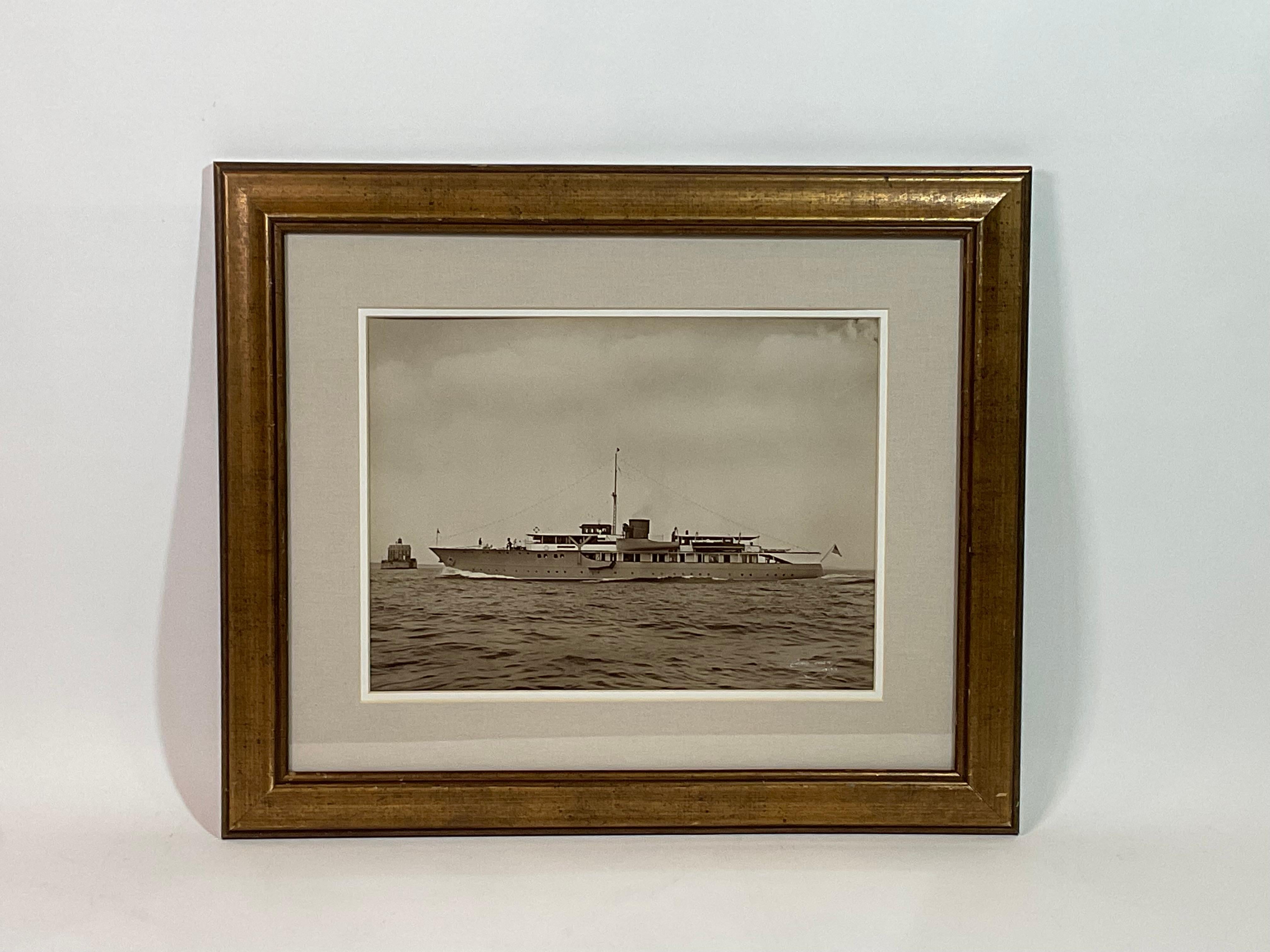 Début du 20ème siècle Yacht Lone Star Photo by Edwin Levick of New York en vente