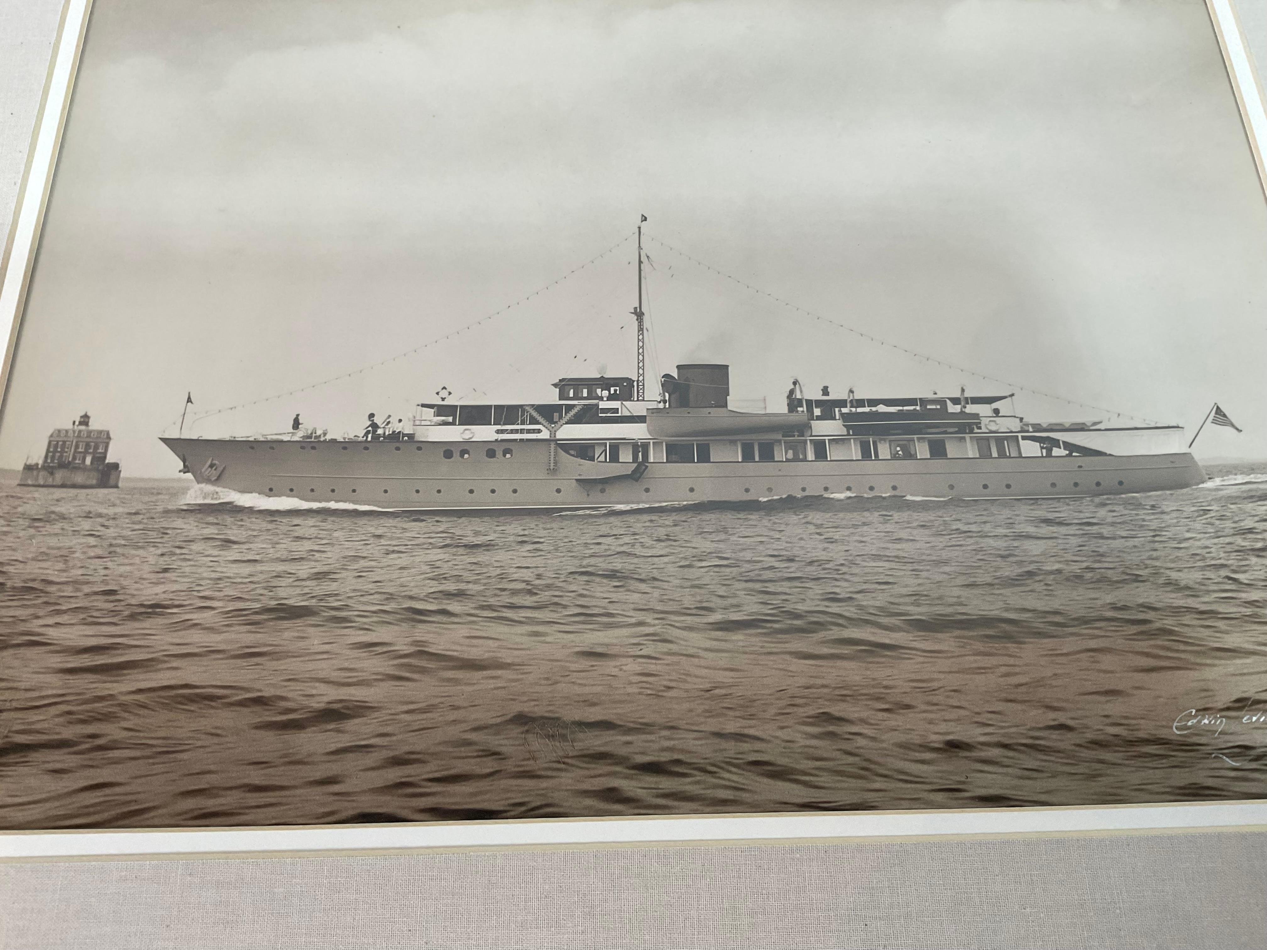 Yacht Lone Star Photo by Edwin Levick of New York en vente 3